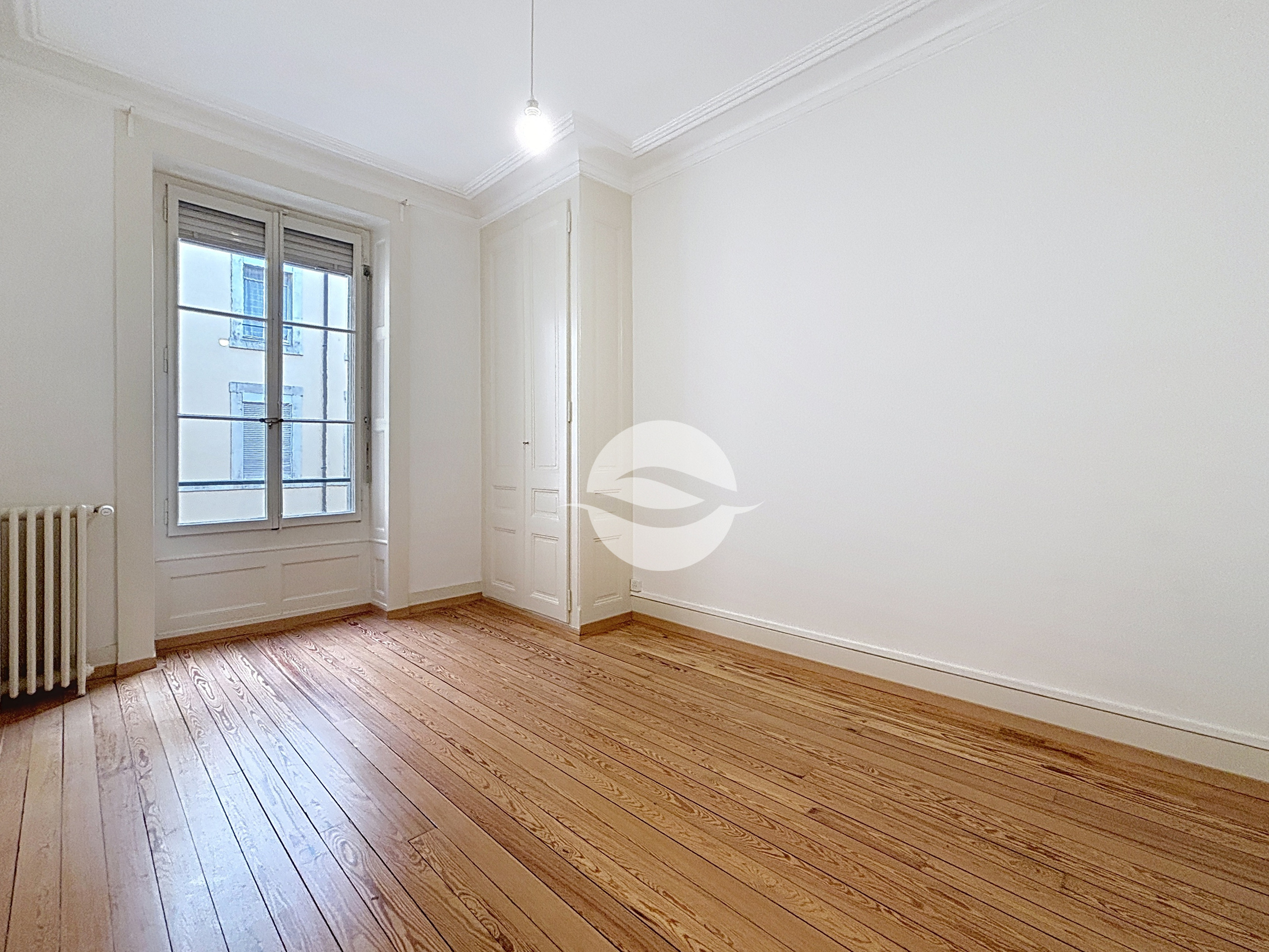 Chambre à coucher 1 côté cour