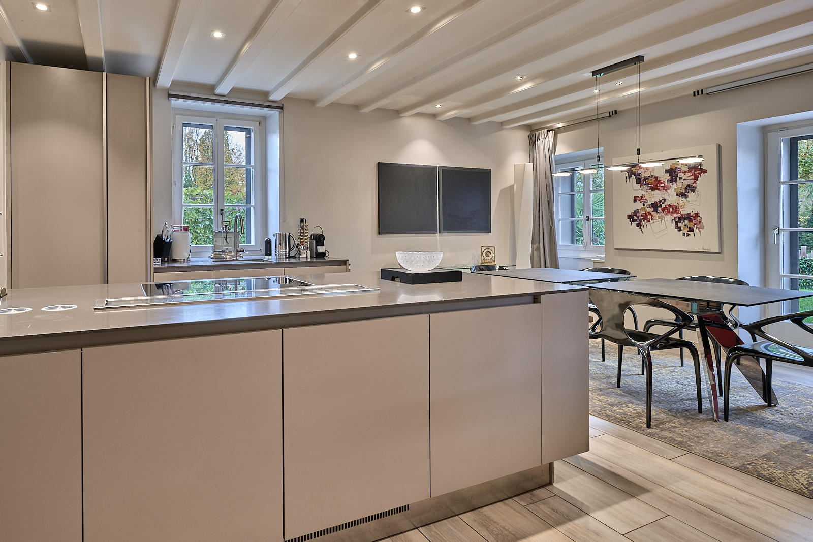 Ensemble cuisine et table de réception