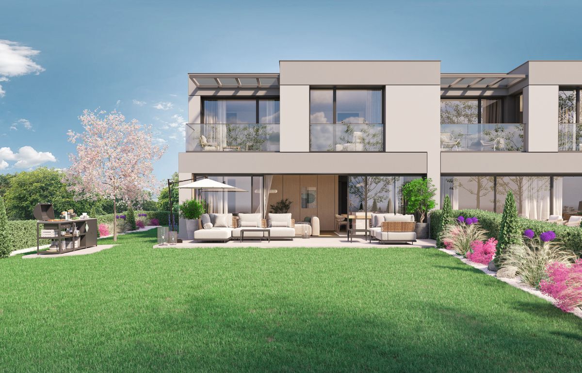 Façade moderne avec terrasse et jardin aménagé.