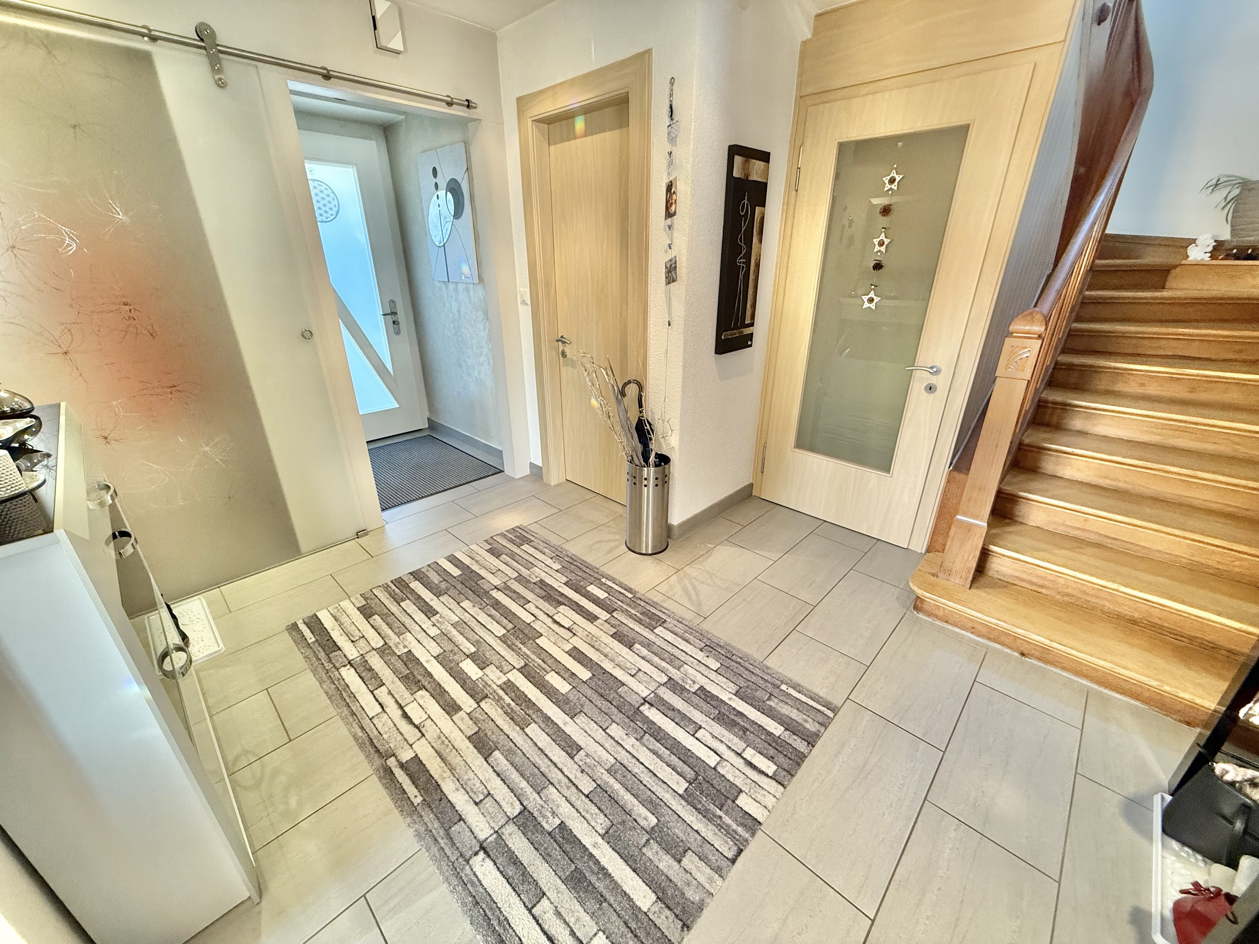 hall d'entrée suivi du hall de distribution hall d'entrée suivi du hall de distribution