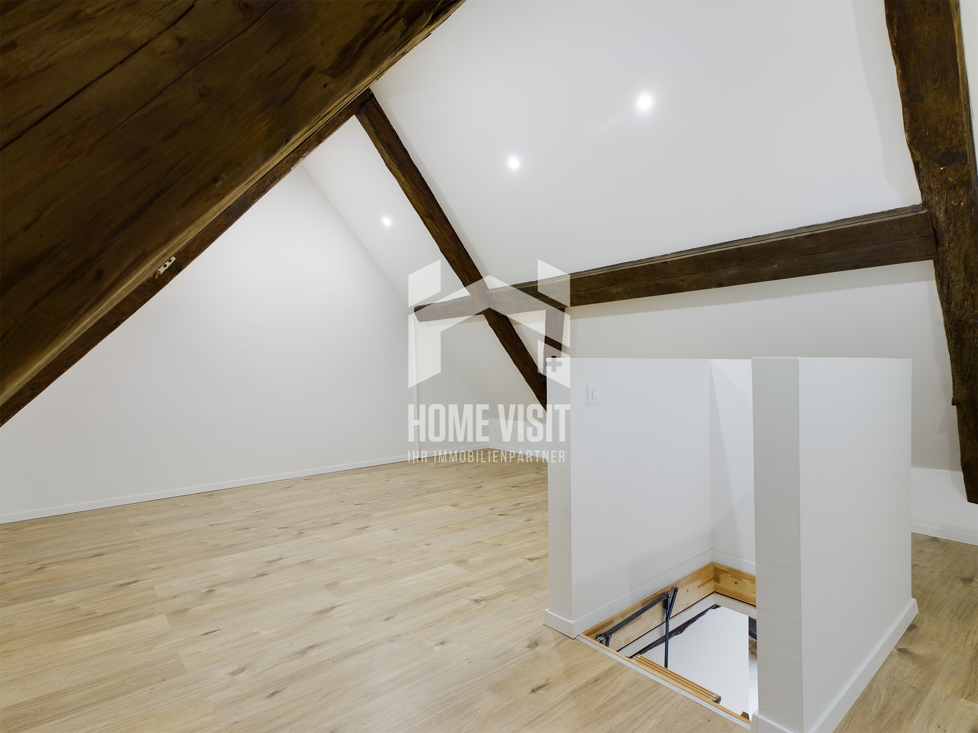 Dachzimmer / Estrich