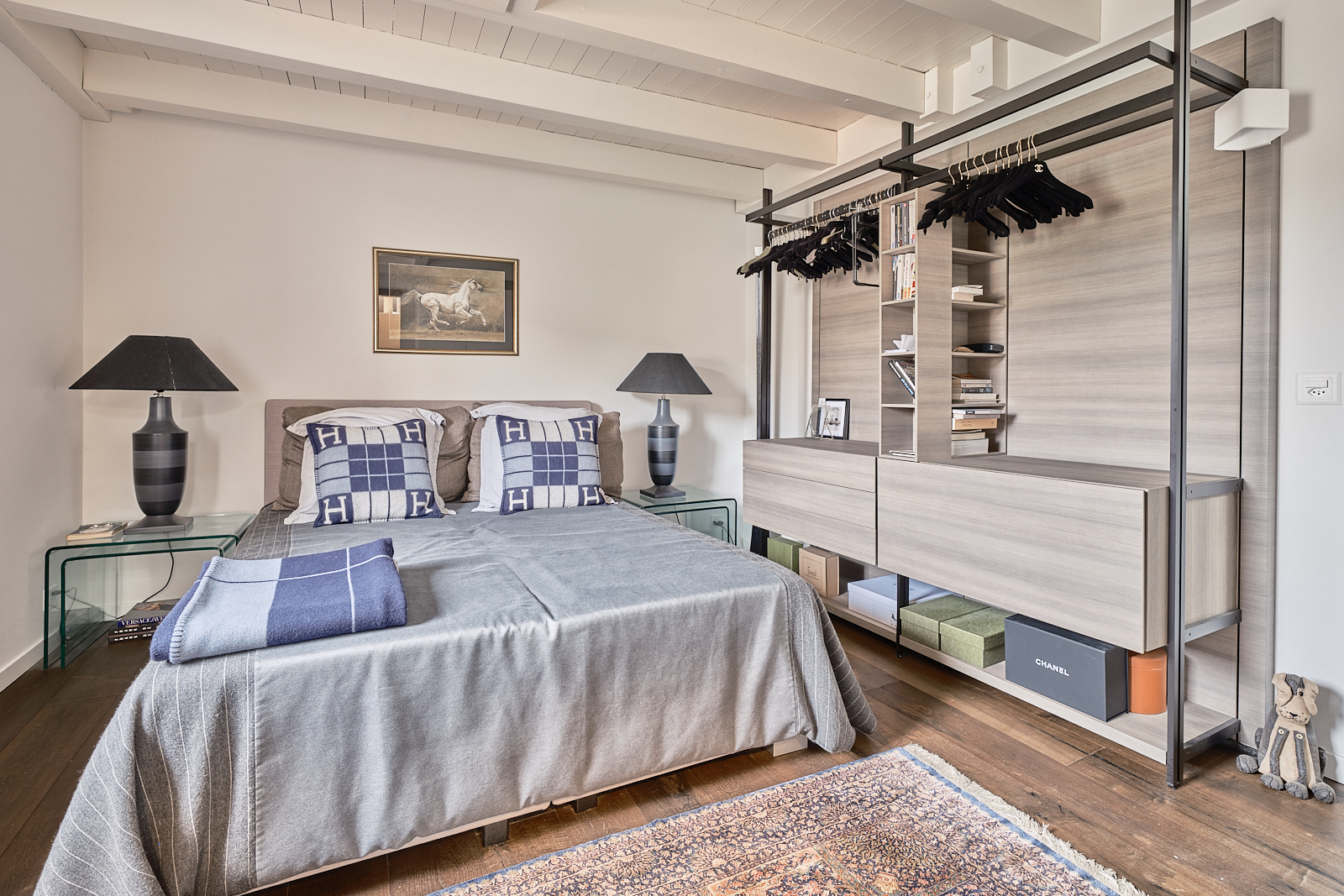 Chambre avec salle-de-bains en suite