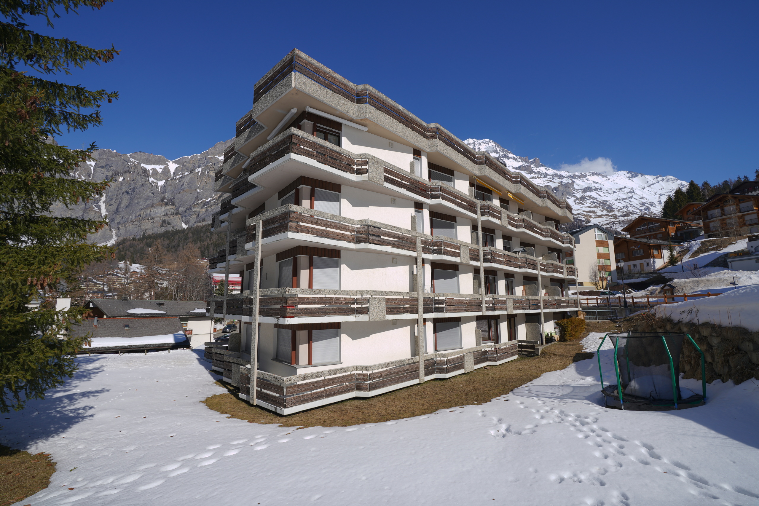 Exterior view 5
