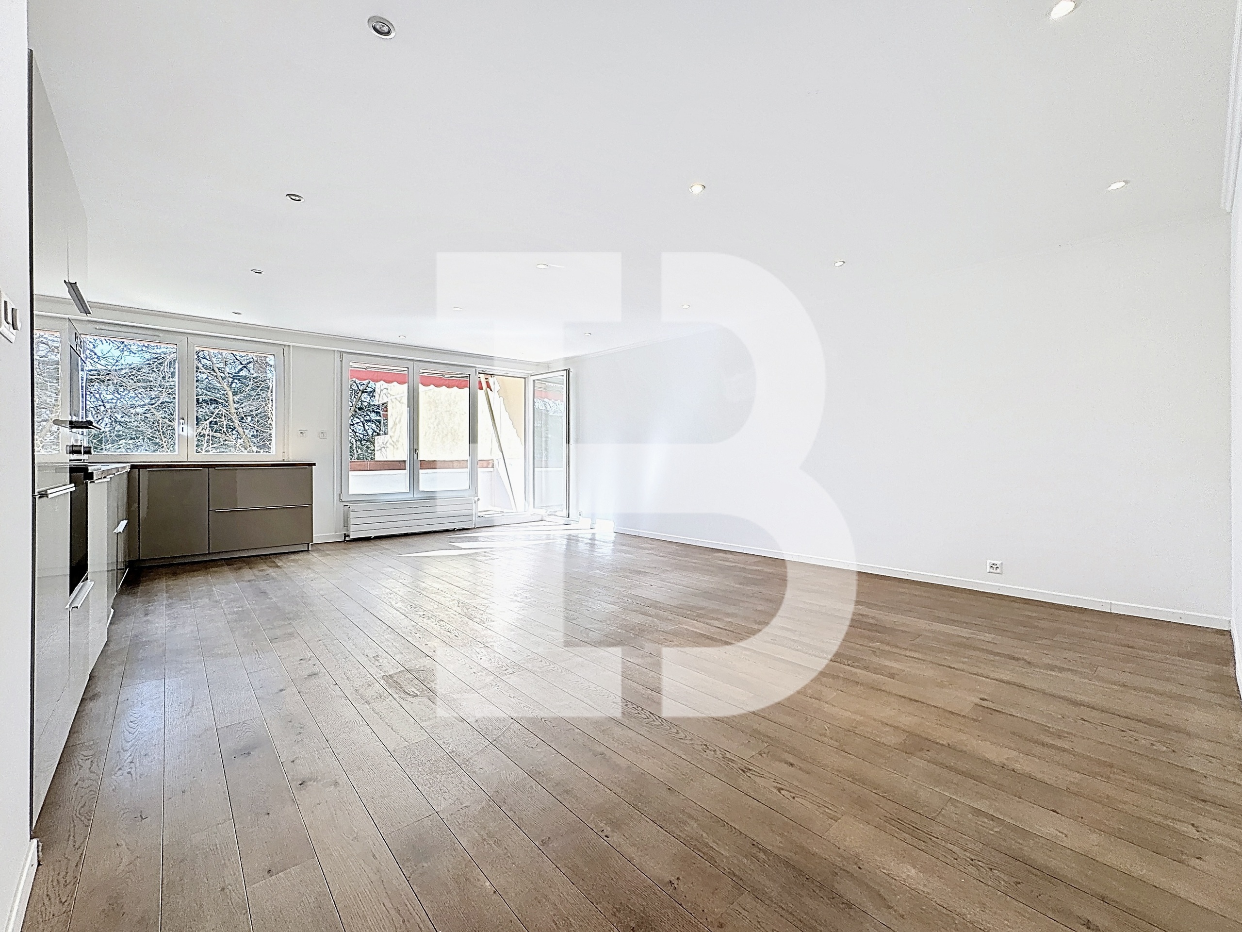 Séjour s'ouvrant sur un balcon 