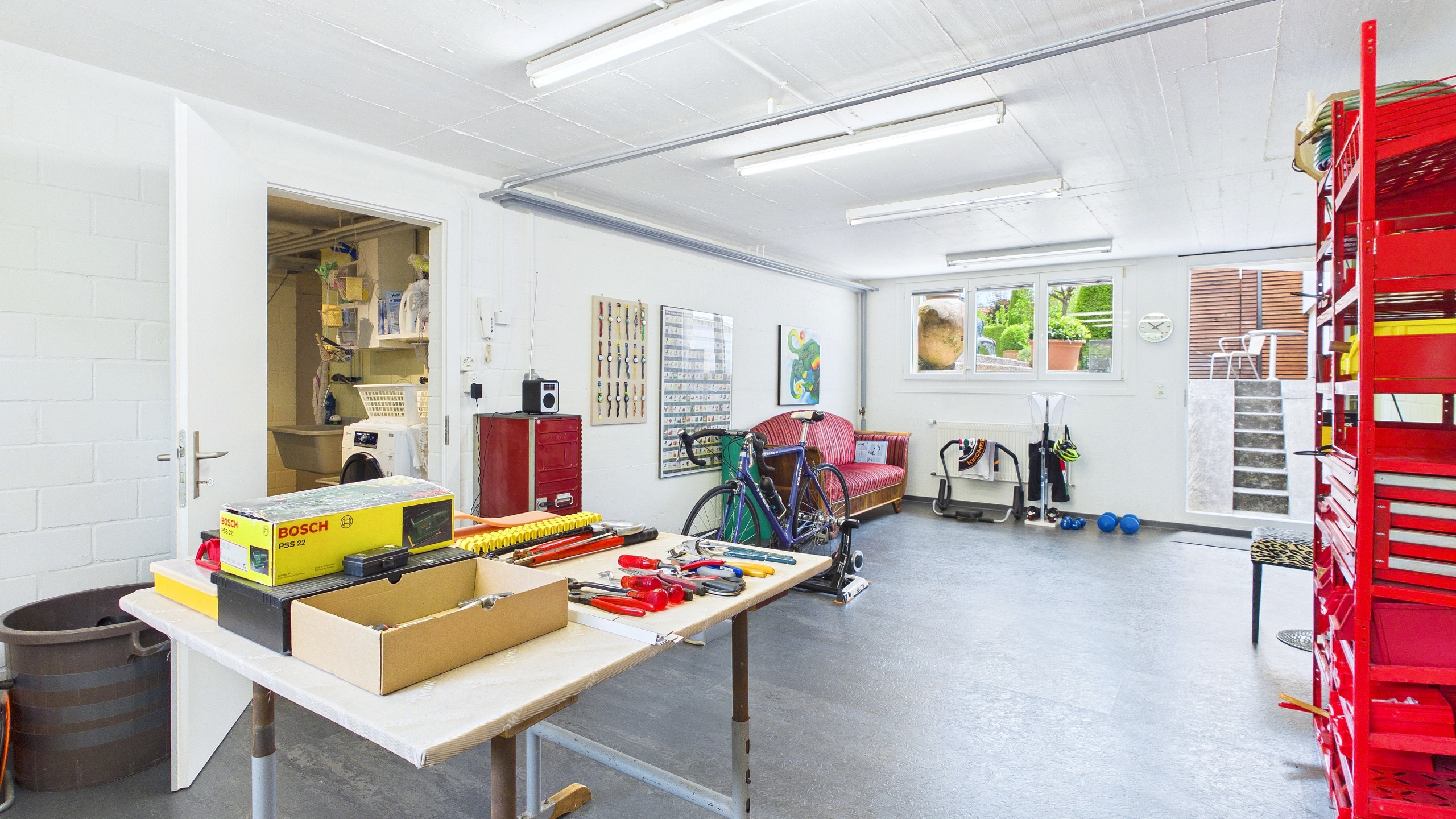 Zimmer UG mit Aussenzugang (früher Atelier) Zimmer UG mit Aussenzugang (früher Atelier)