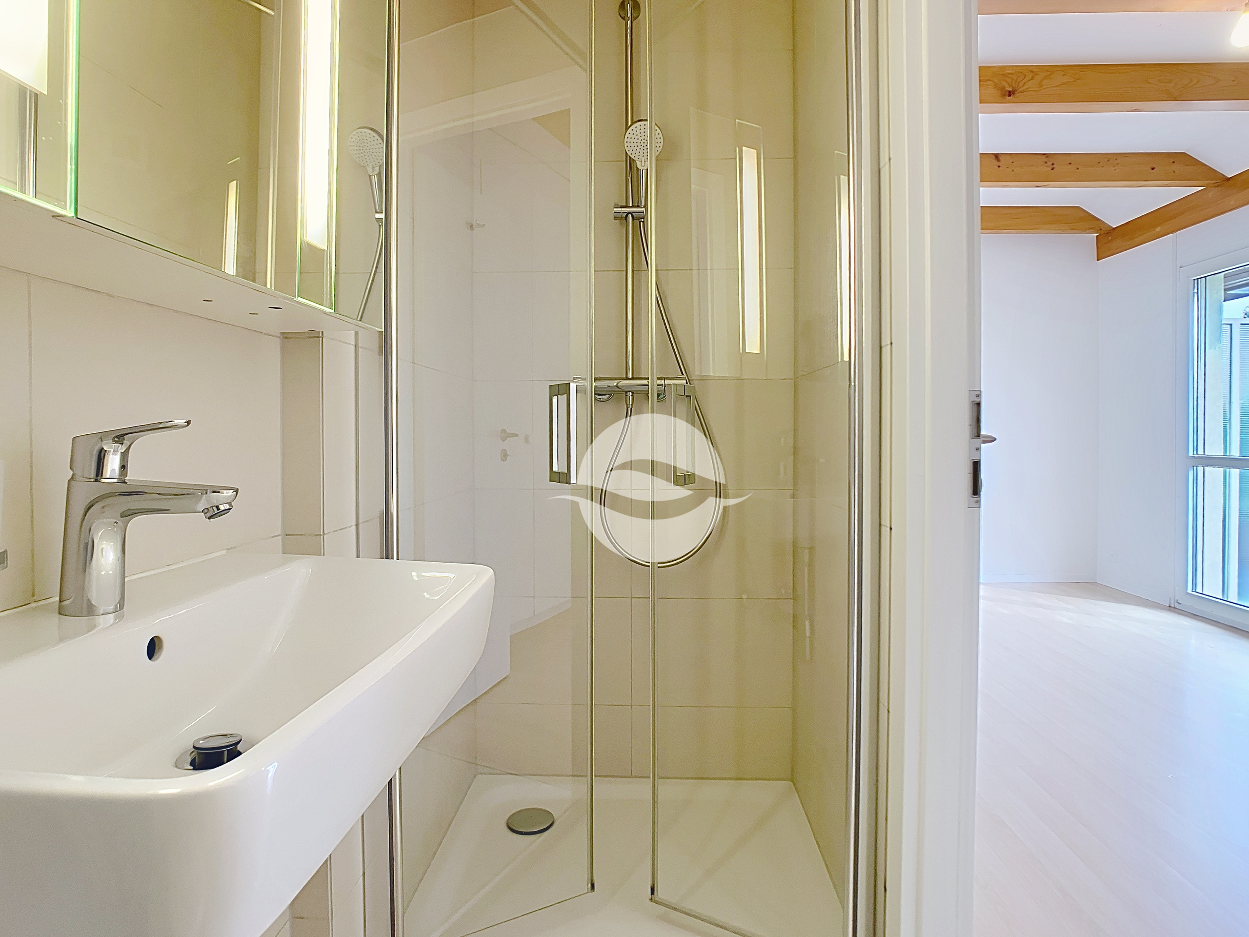 1er : Salle de douche privée