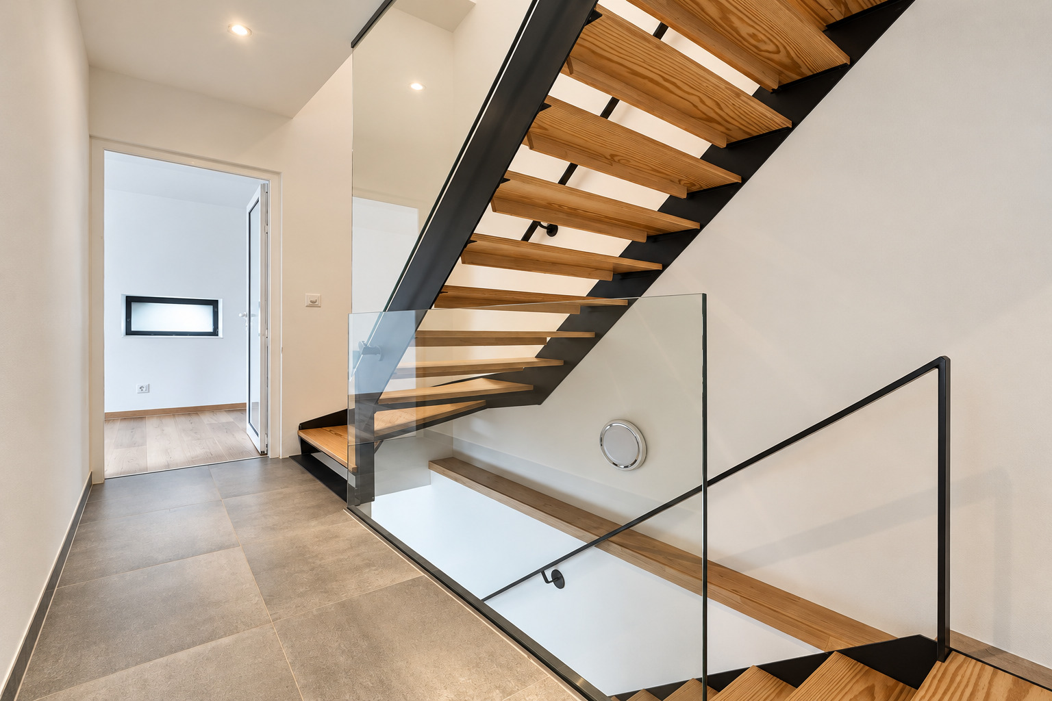 Interior view 4