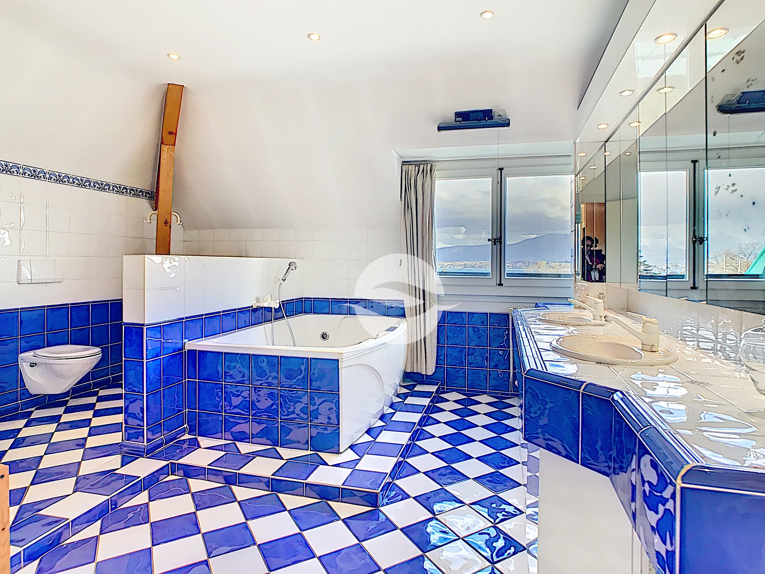 1er : Salle de bains et douche accès palier et dressing