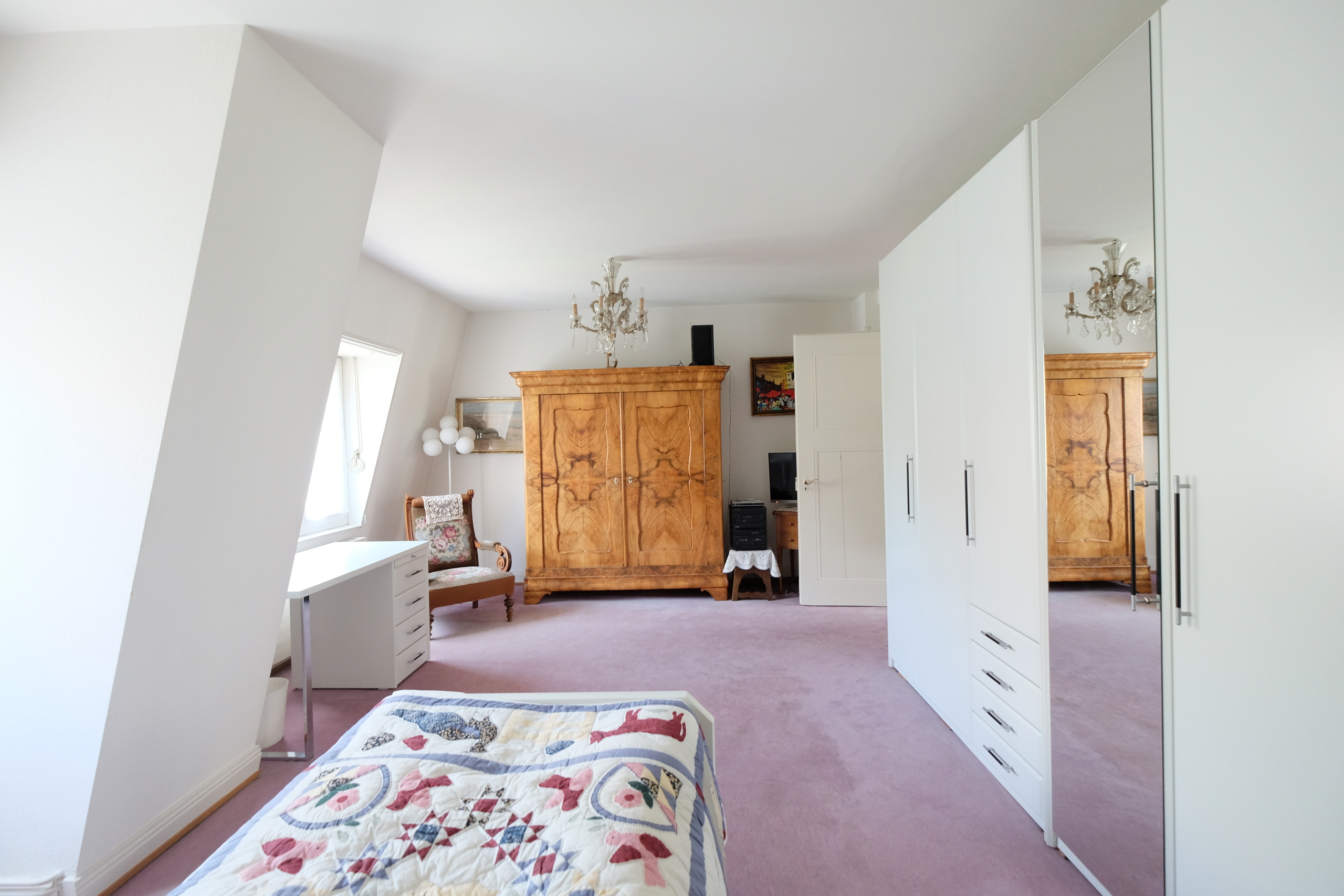 Zimmer 2. OG Zimmer 2. OG