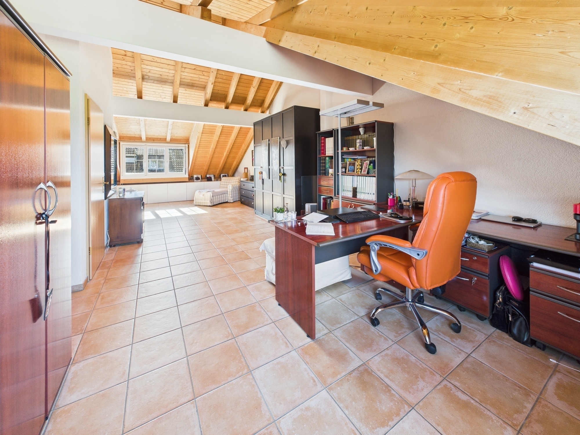 Grosses Zimmer Dachgeschoss Grosses Zimmer Dachgeschoss