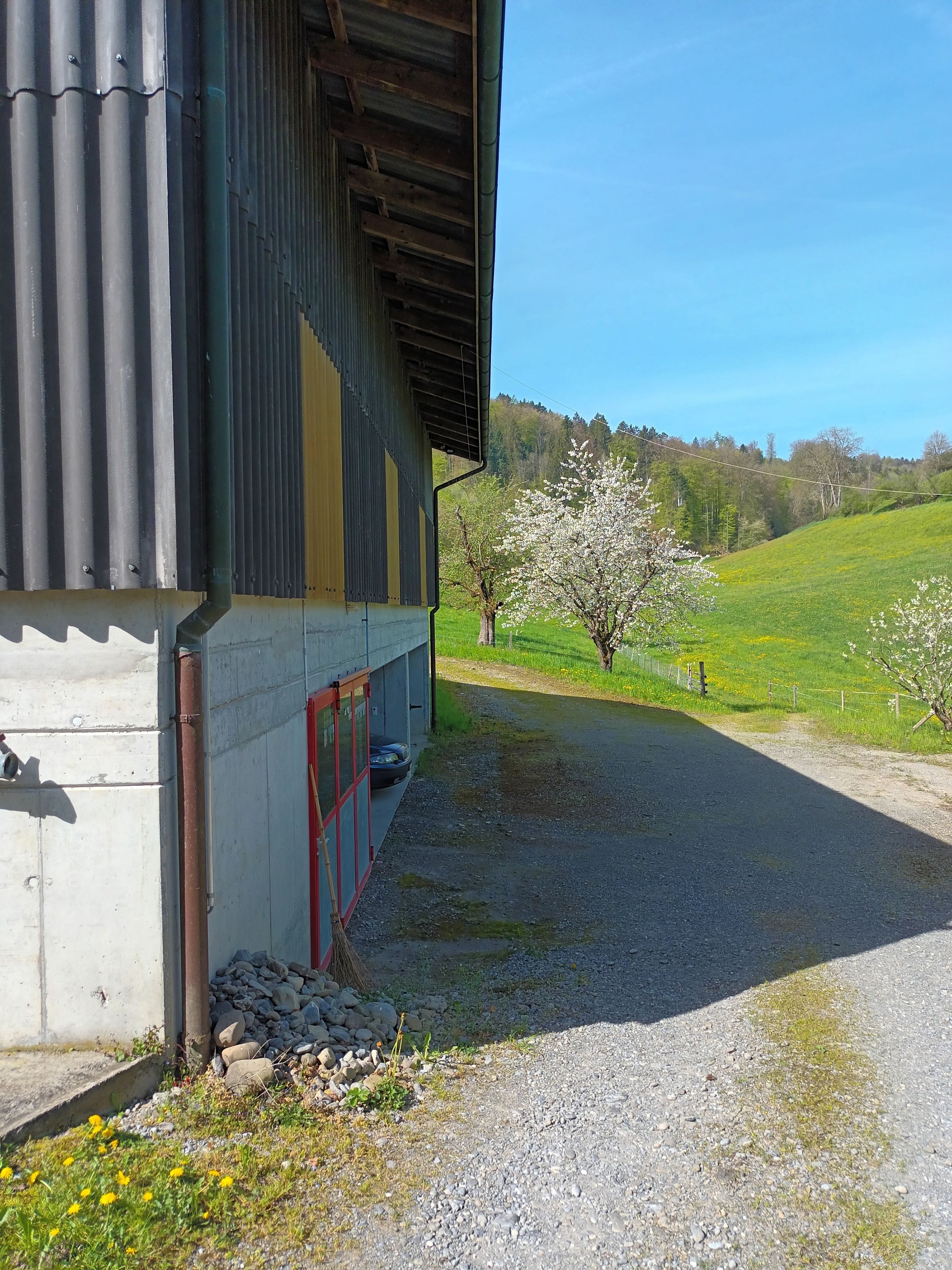 Scheune mit Garagen - Nordseite Scheune mit Garagen - Nordseite