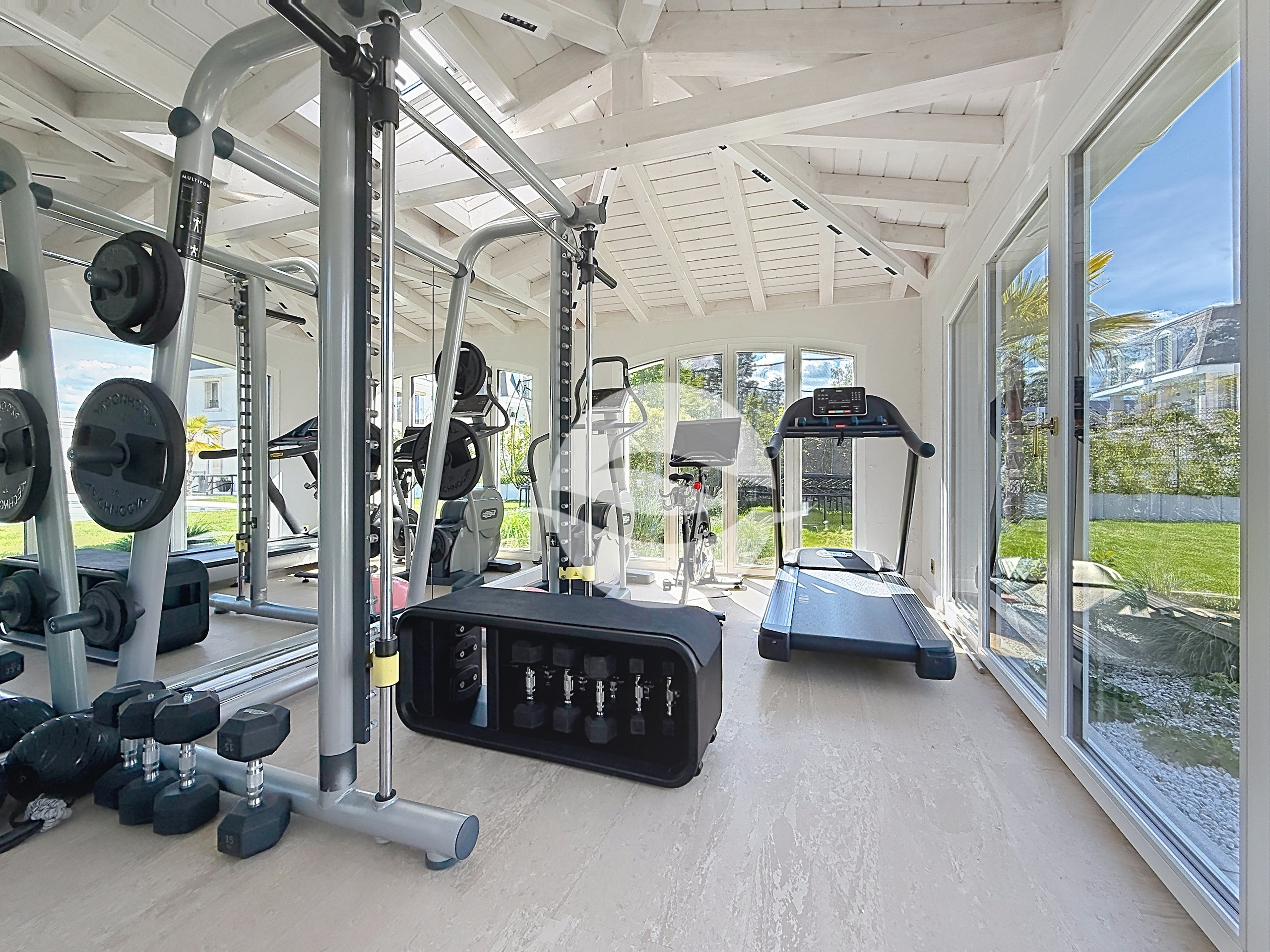 Annexe aménagée en salle de sport