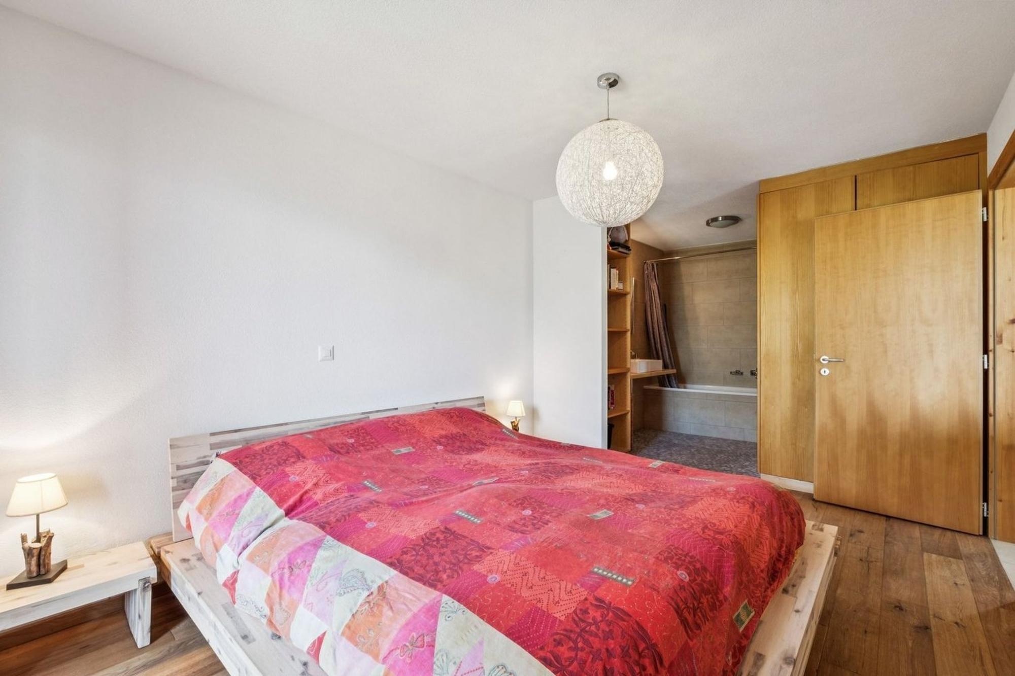 Chambre à coucher double avec salle de bains en suite