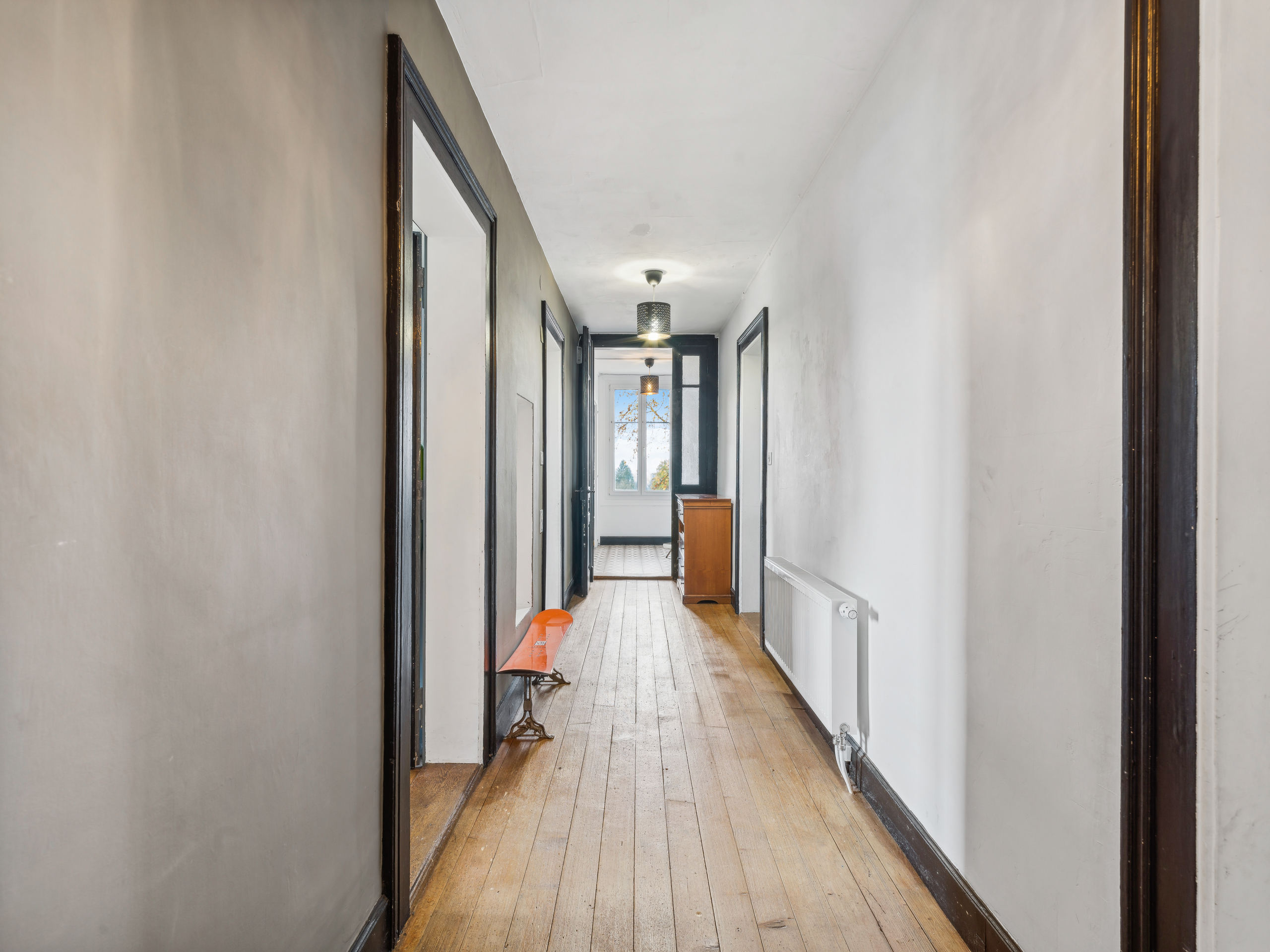 Couloir de distribution des pièces de l'étage