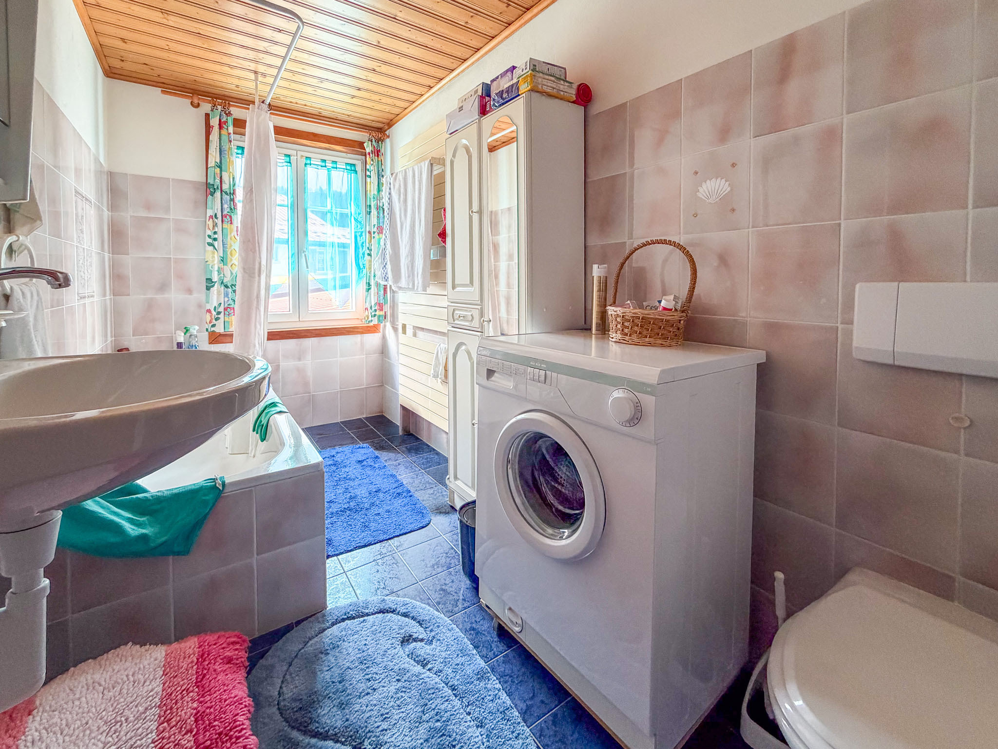 Rez supérieur appartement de 2 pces - salle de bains