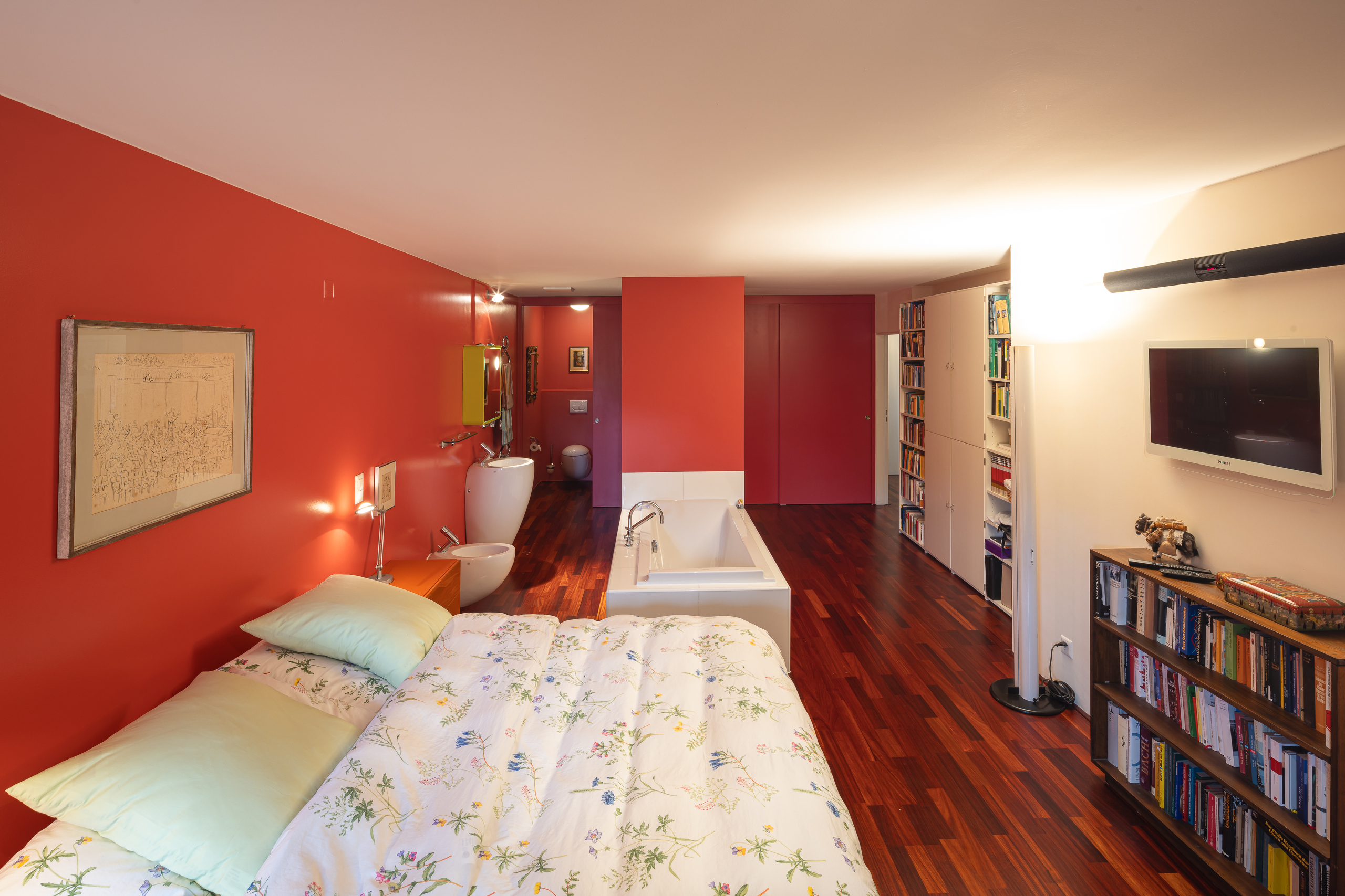 Elternschlafzimmer mit offenem Bad