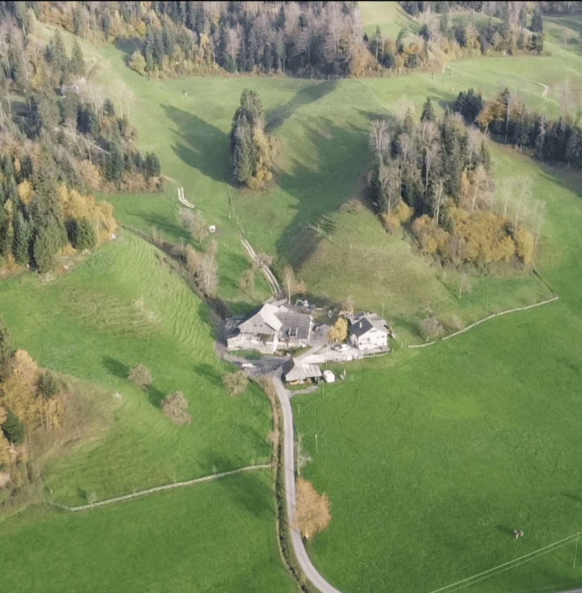 Luftansicht der Liegenschaft Luftansicht der Liegenschaft