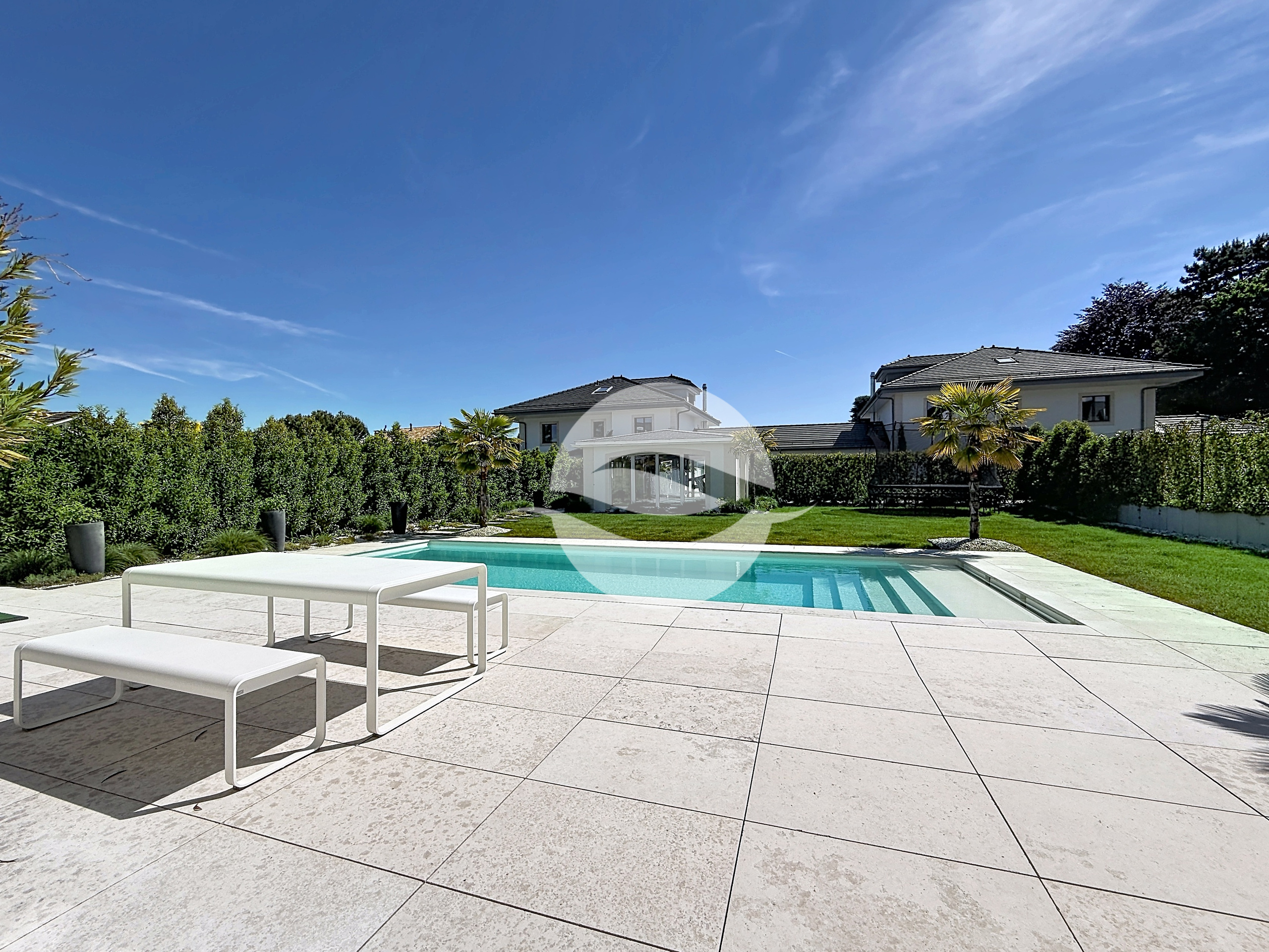 Terrasse et piscine chauffée