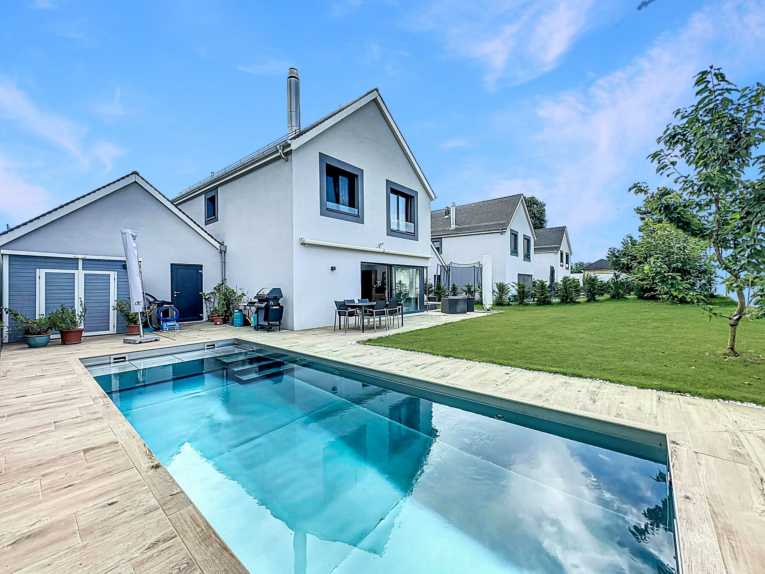 7mx3m swimming pool with cover and heat pump