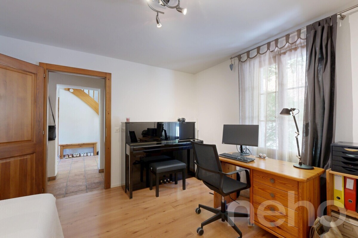 Photo 12