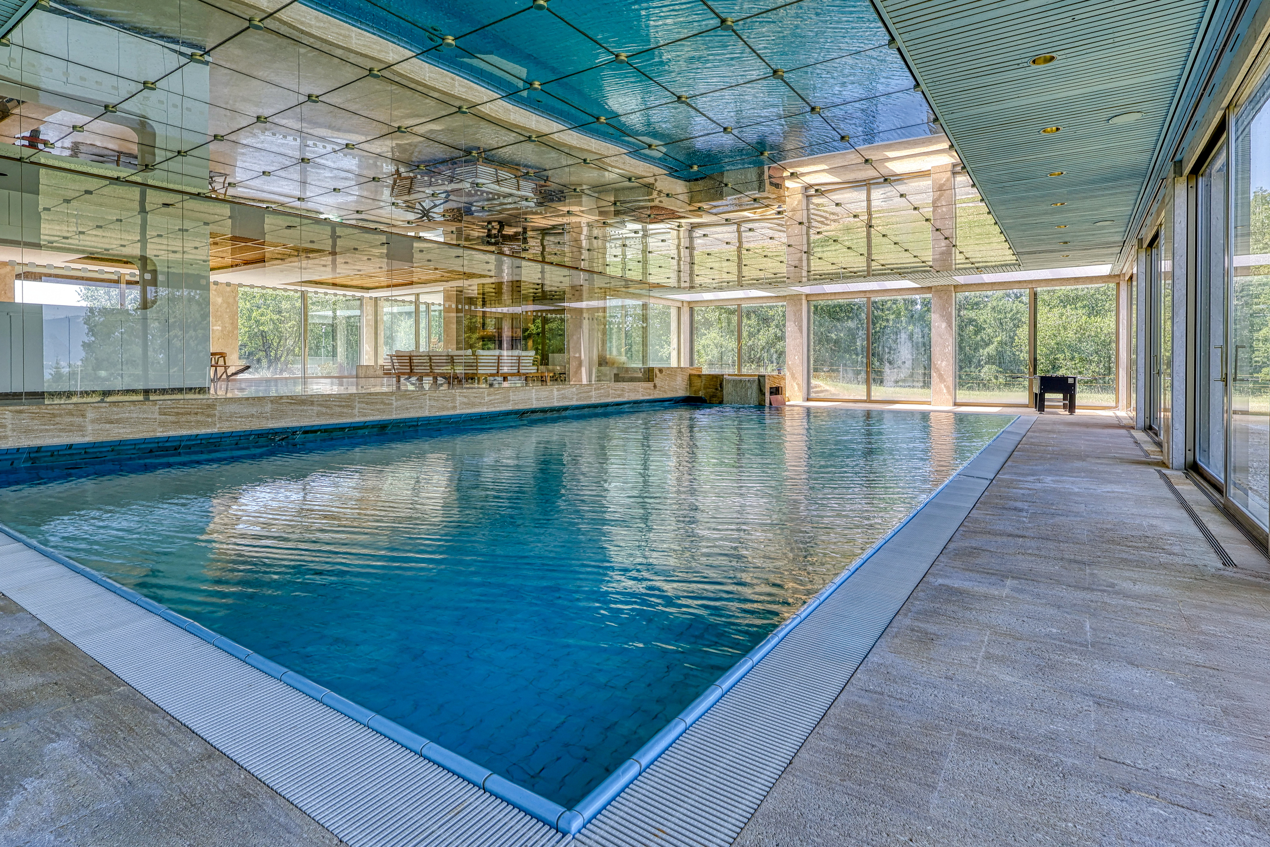 Interior view 10