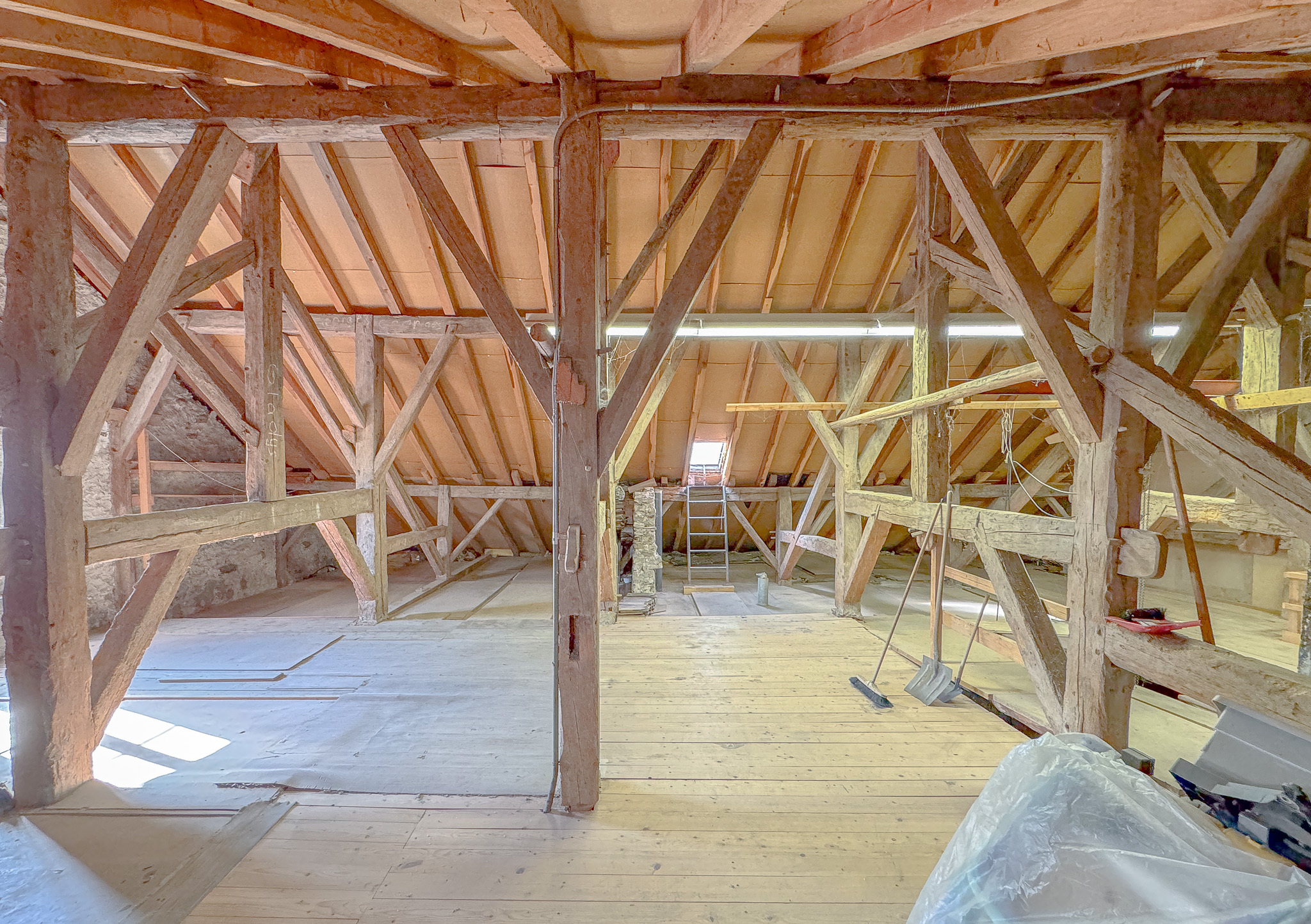 Grand galetas brut avec possibilité d'agrandissement