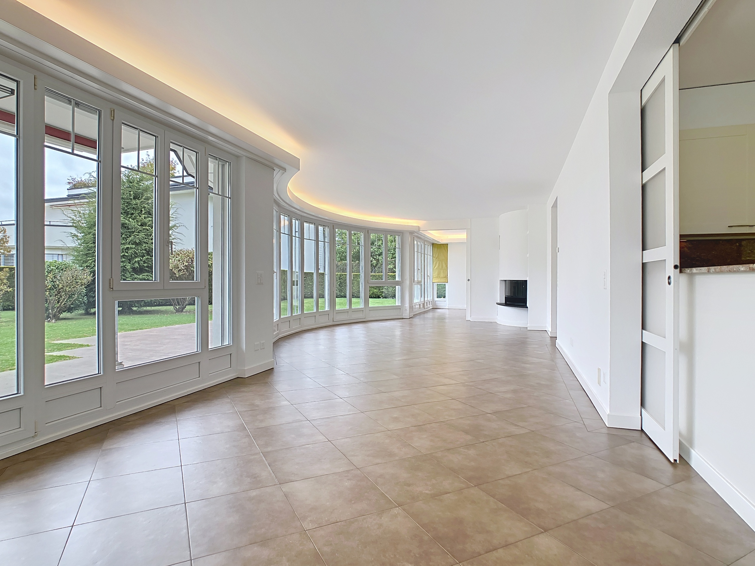 Pièce de vie avec cheminée 