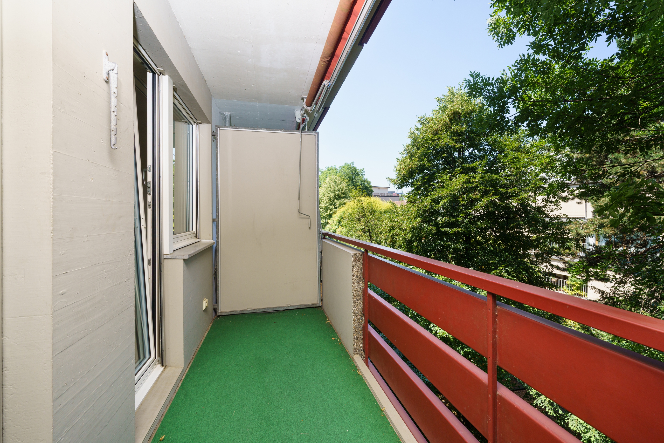 der Balkon einer Mietwohnung der Balkon einer Mietwohnung