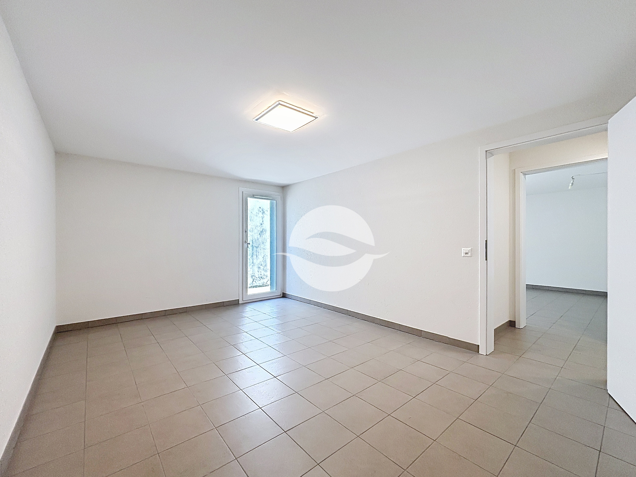 Pièce polyvalente avec accès extérieur