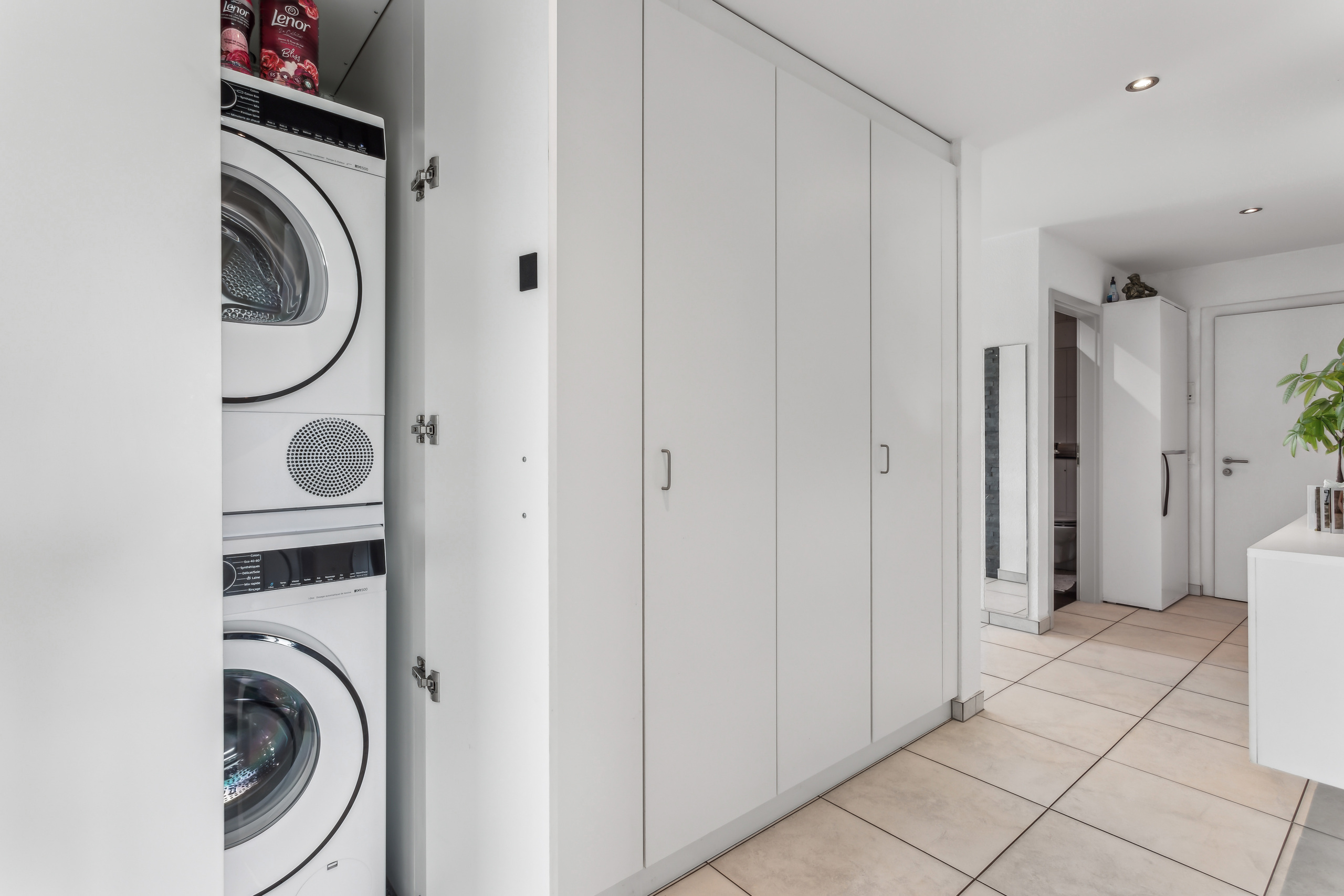 Eingangshalle mit Wandschränken