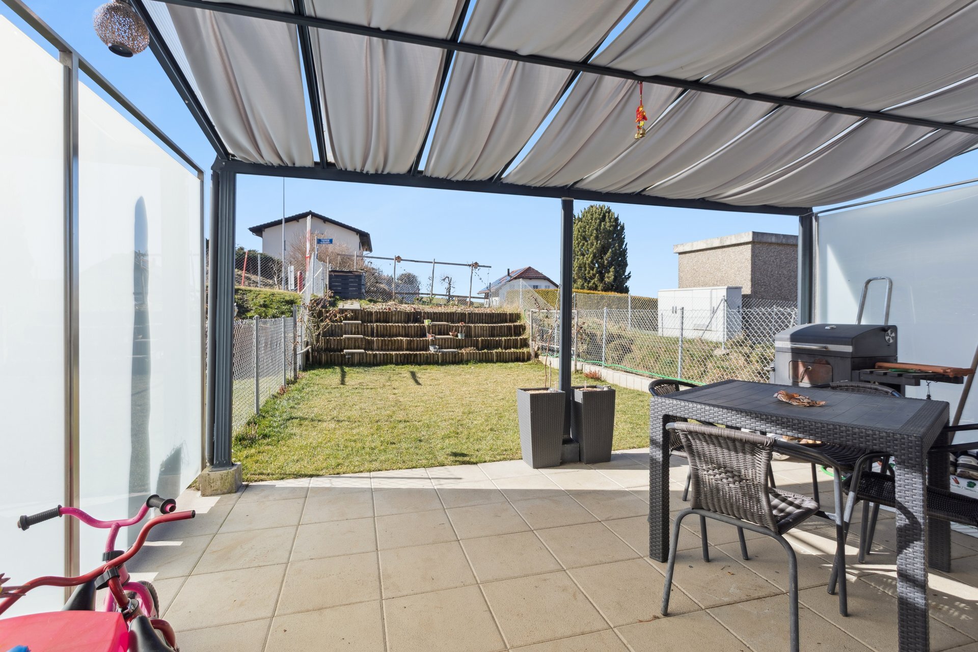 Terrasse couvert avec jardin privatif