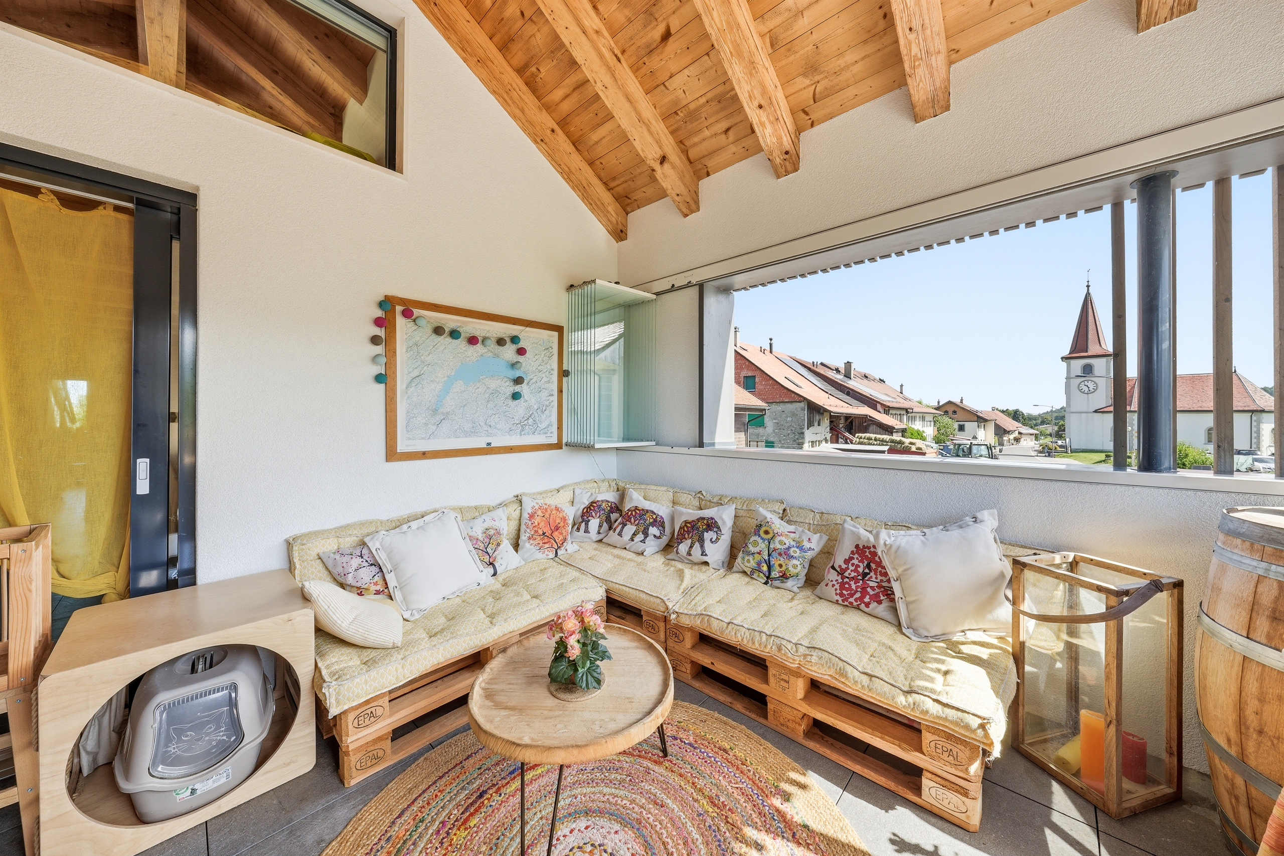 Interior view 6