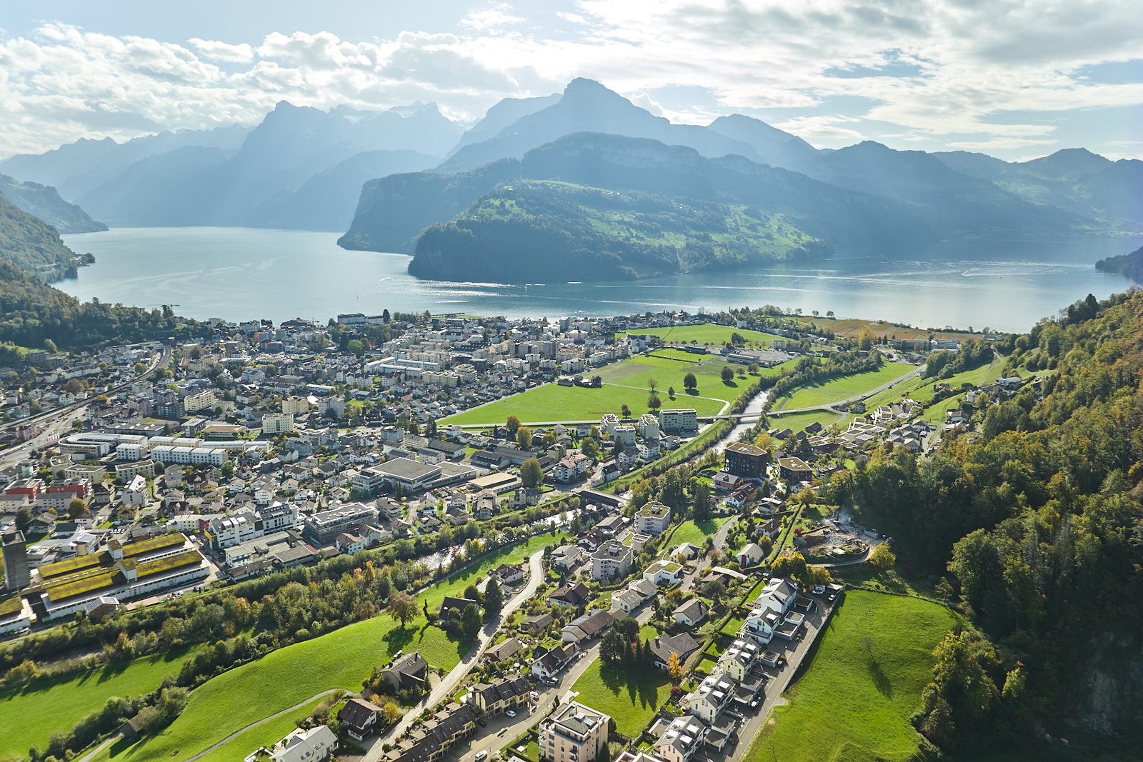 Atemberaubende, unverbaubare Aussicht auf See und Berge