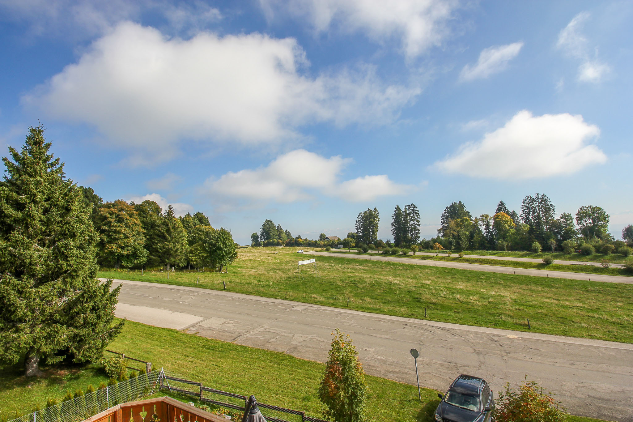 Vue depuis le balcon au 2ème étage Vue depuis le balcon au 2ème étage