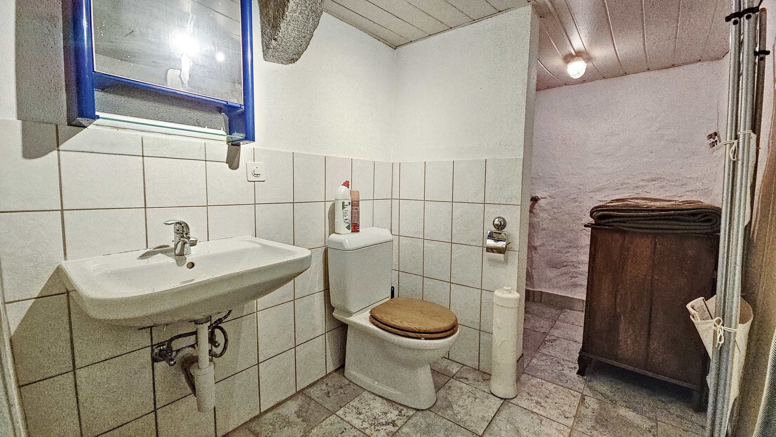 Studio indépendant - salle de bain / buanderie Studio indépendant - salle de bain / buanderie