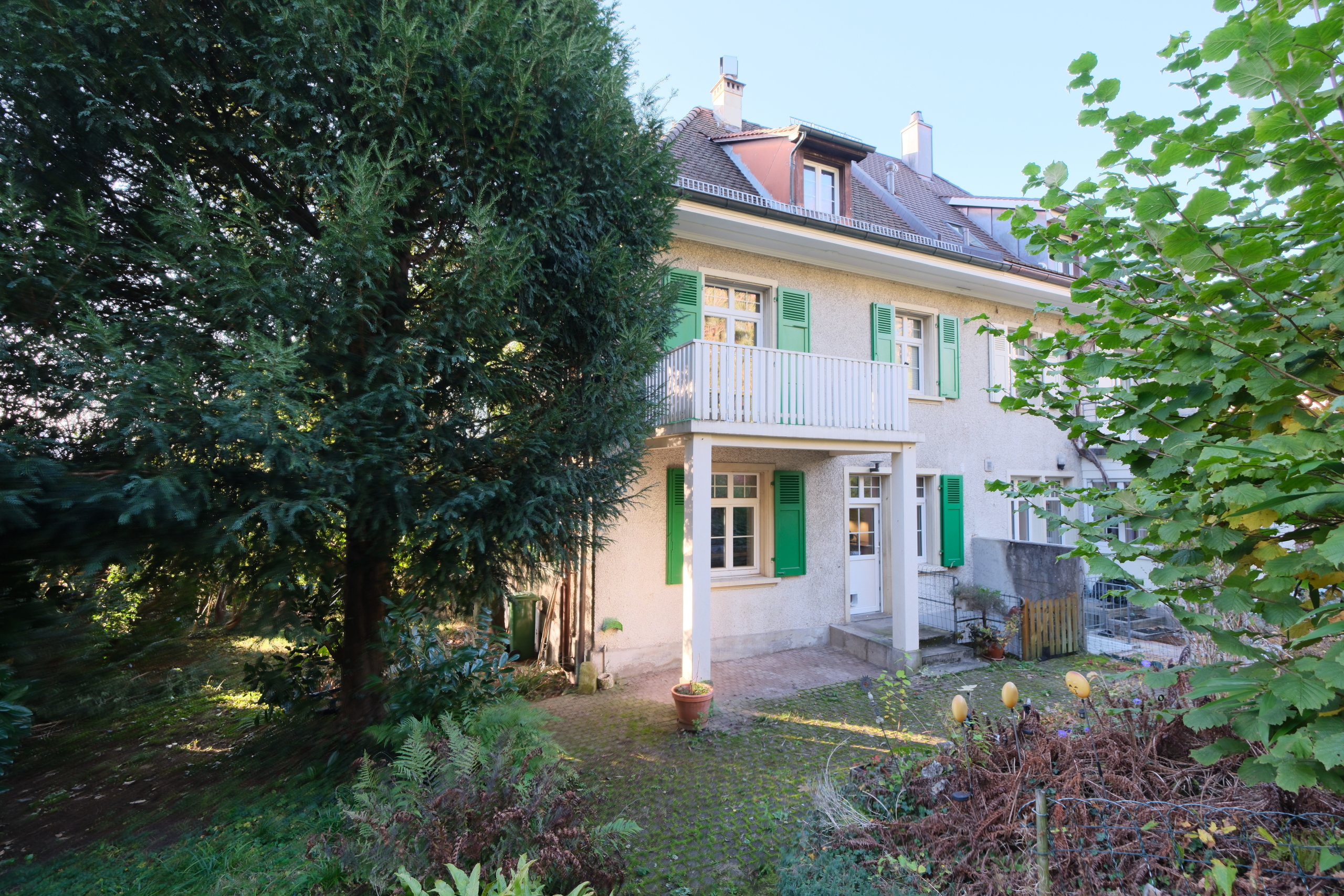 Gartenansicht mit Sitzplatz 