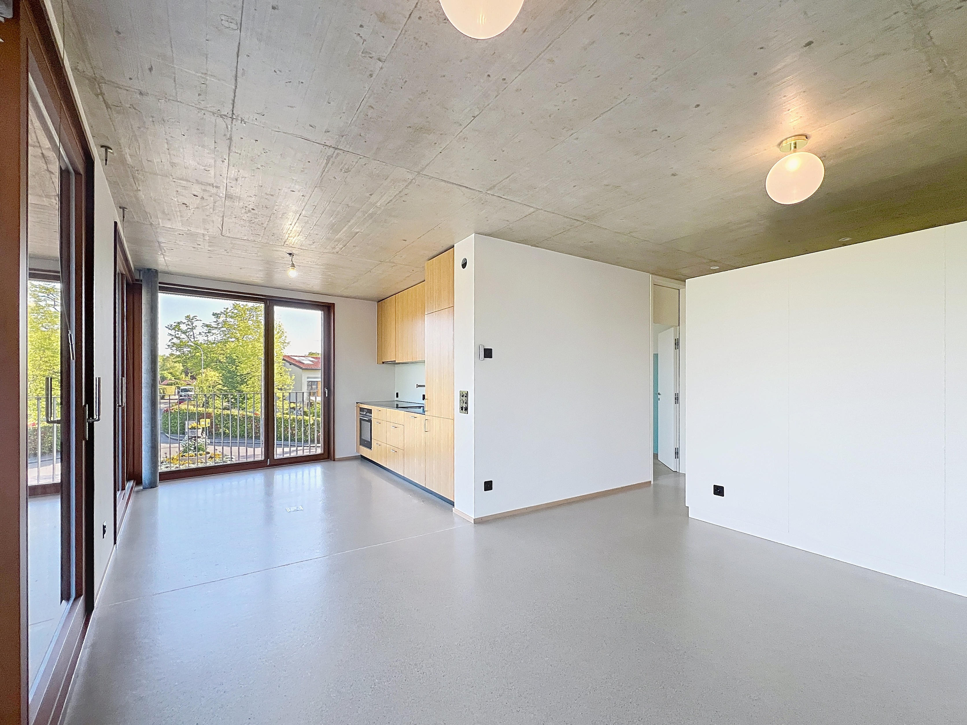 Pièce de vie avec accès terrasse