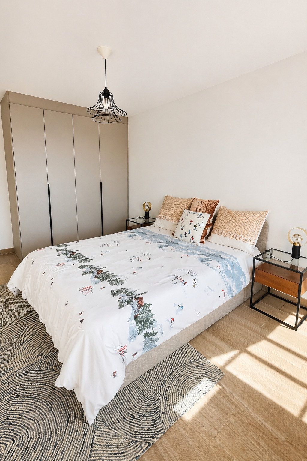 Chambre spacieuse avec armoire