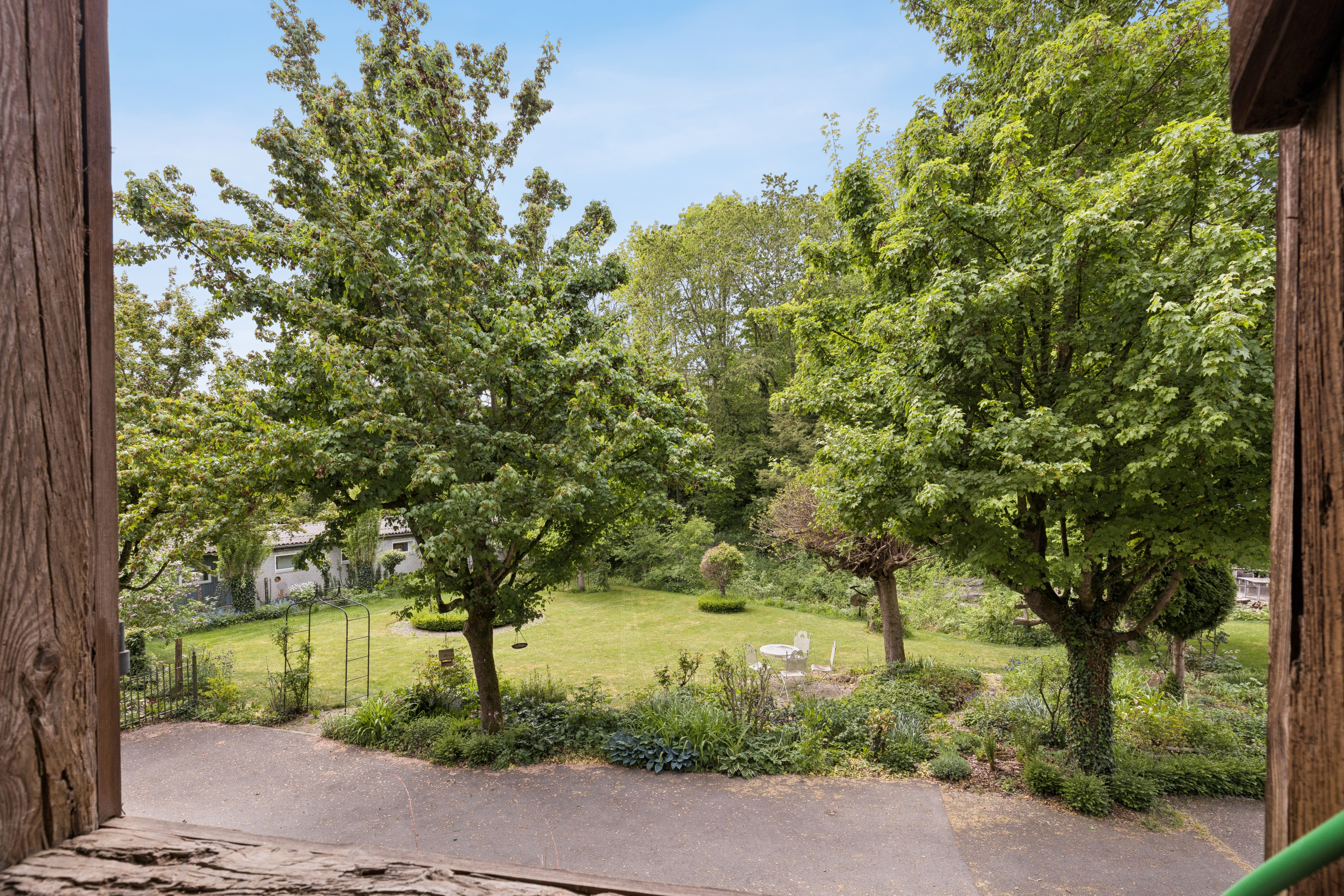 Aussicht in den Garten der Mühle-Liegenschaft. Aussicht in den Garten der Mühle-Liegenschaft.