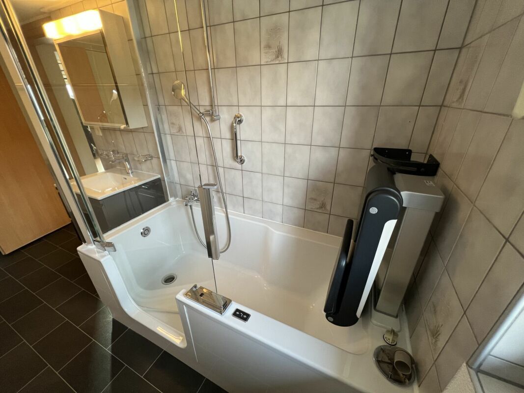 Photo 8