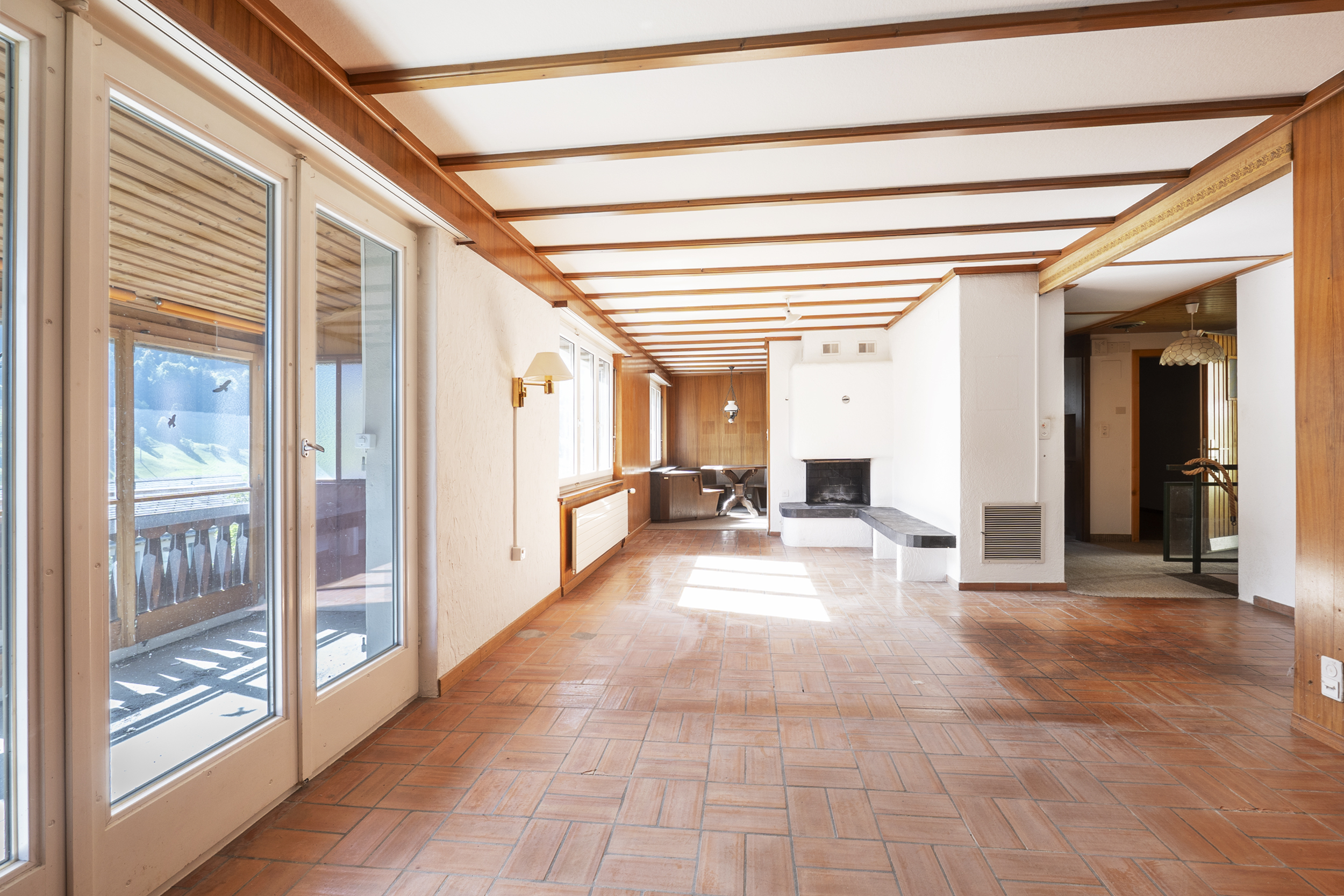 Obere Etage: Wohn-/Esszimmer mit Cheminée