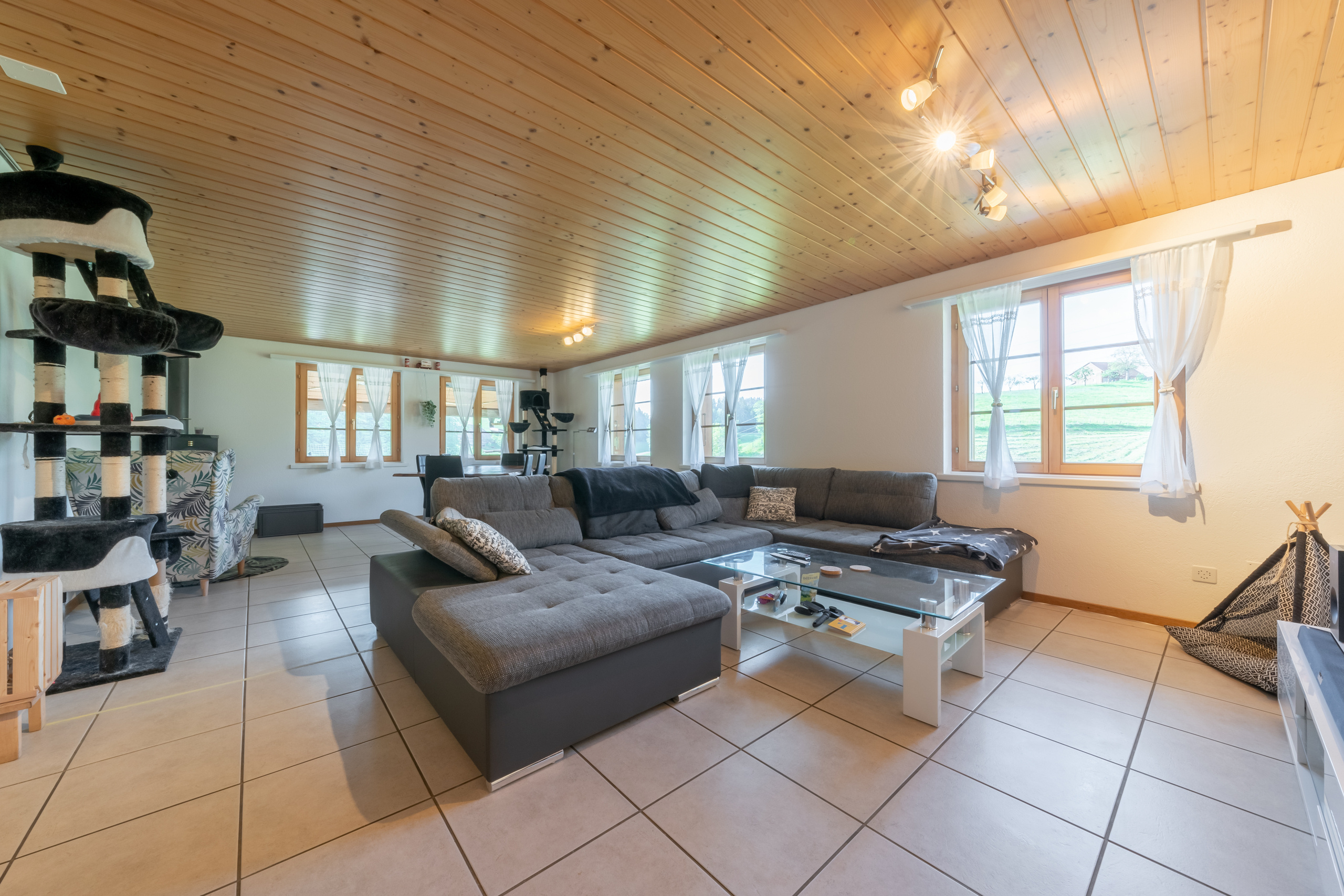 Wohnzimmer / Obergeschosswohnung Wohnzimmer / Obergeschosswohnung