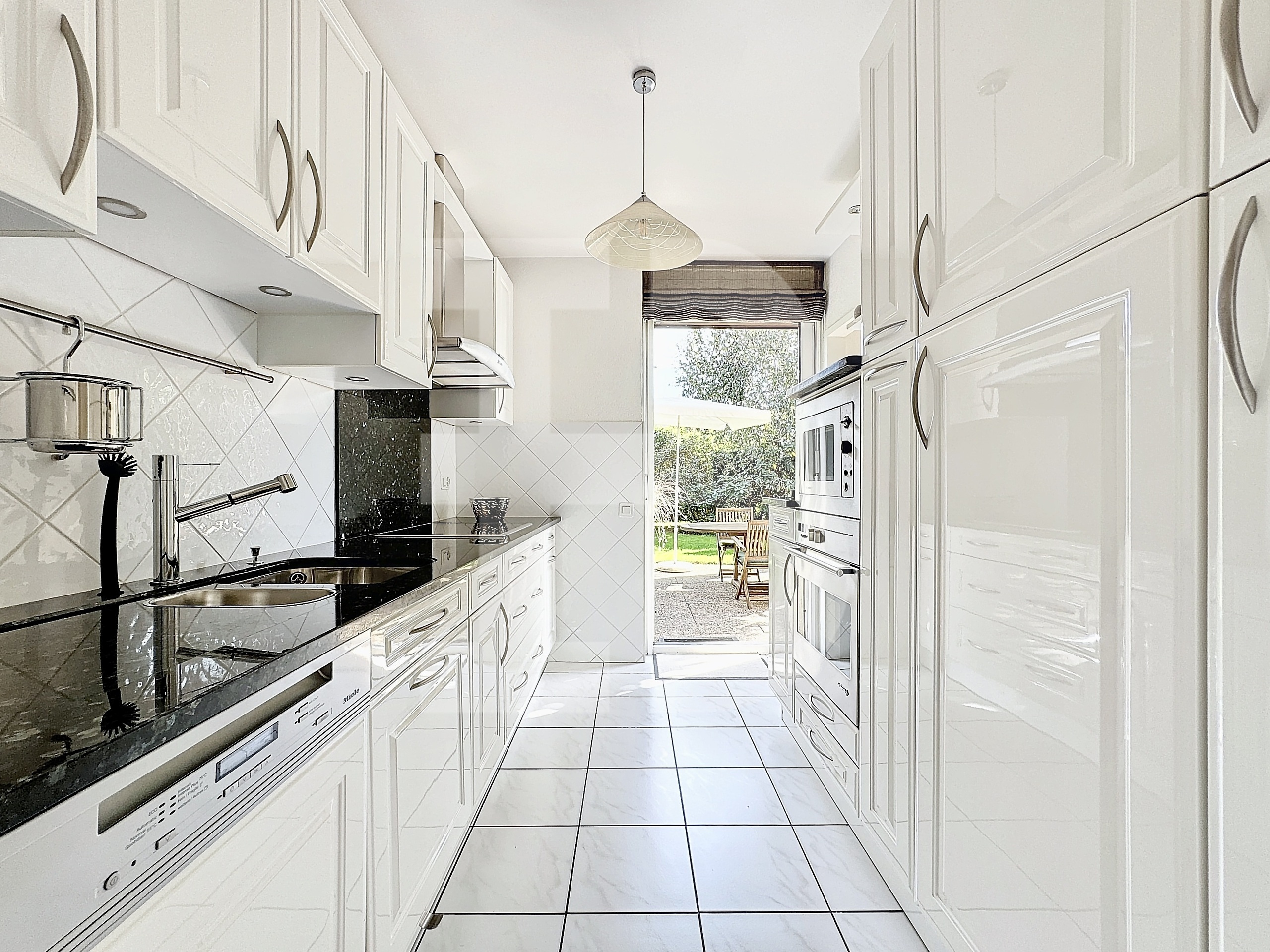 cuisine avec accès à la terrasse cuisine avec accès à la terrasse