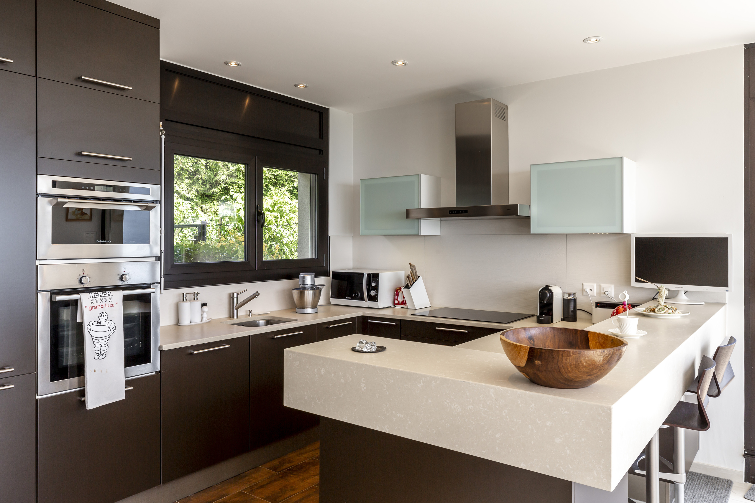 Cuisine ouverte entièrement agencée Cuisine ouverte entièrement agencée