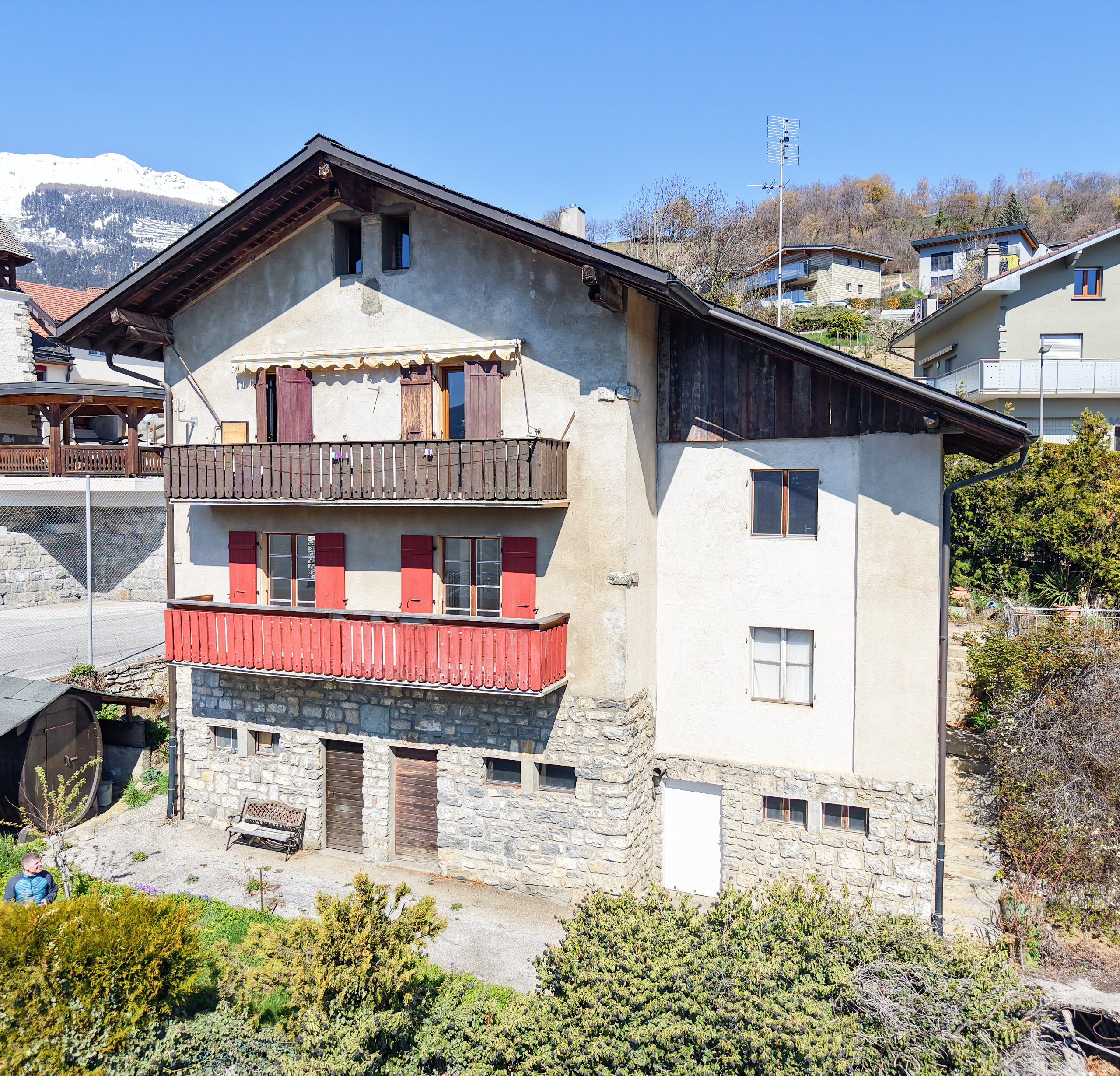 Exterior view 2