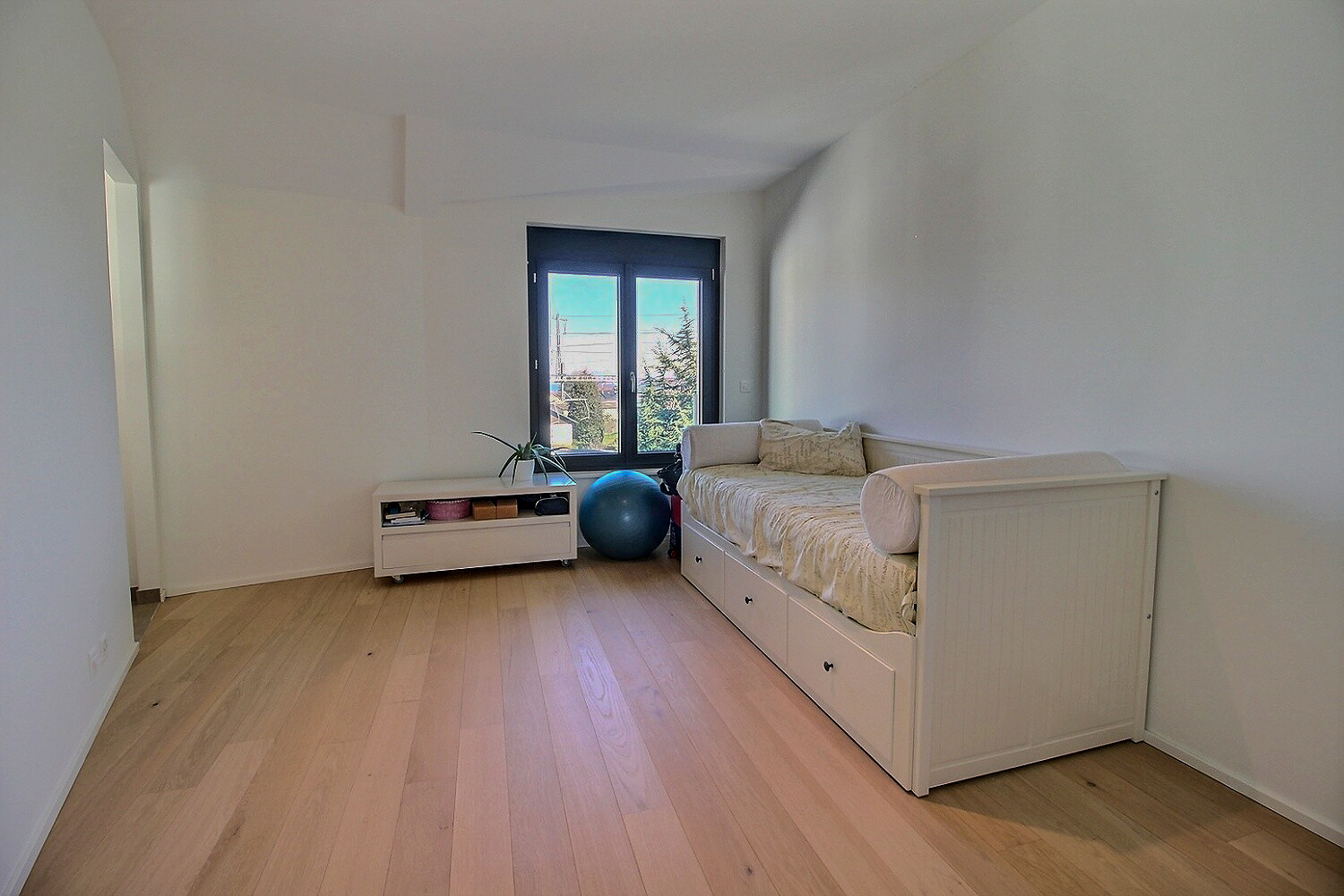 Interior view 13