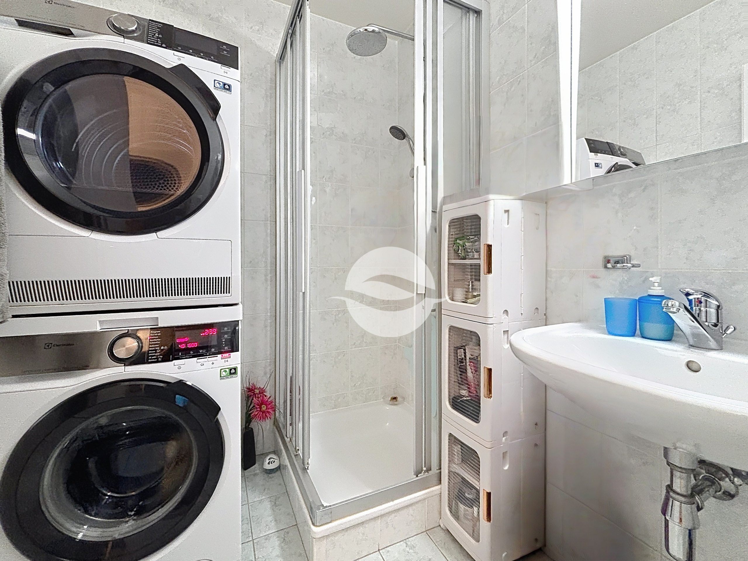 Salle de douche avec branchements machines Salle de douche avec branchements machines
