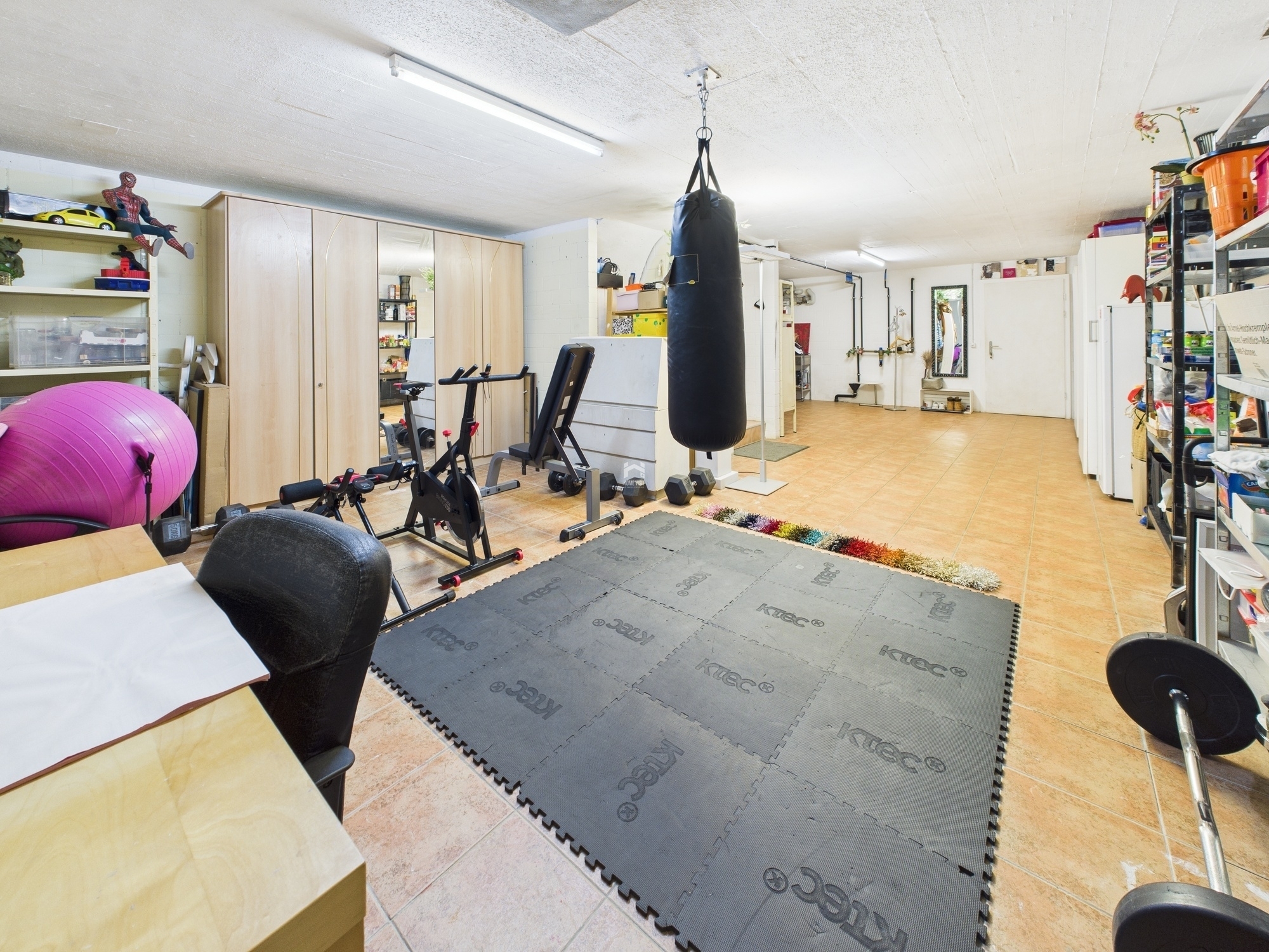 Keller-/Bastelraum-/Waschküche Keller-/Bastelraum-/Waschküche