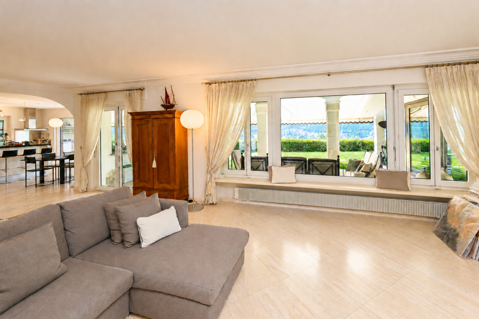 Interior view 5