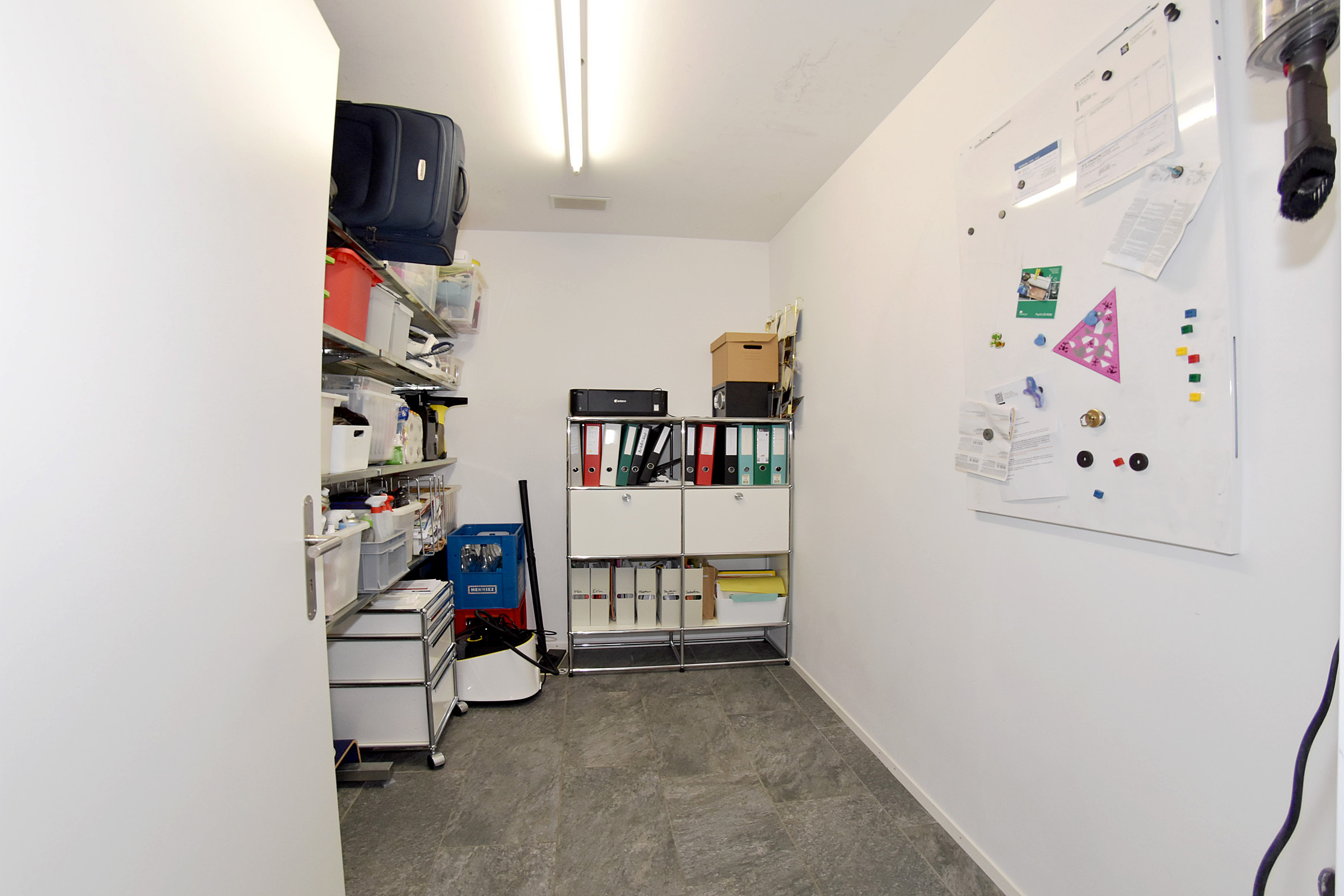 praktisches Reduit/Vorratsraum praktisches Reduit/Vorratsraum